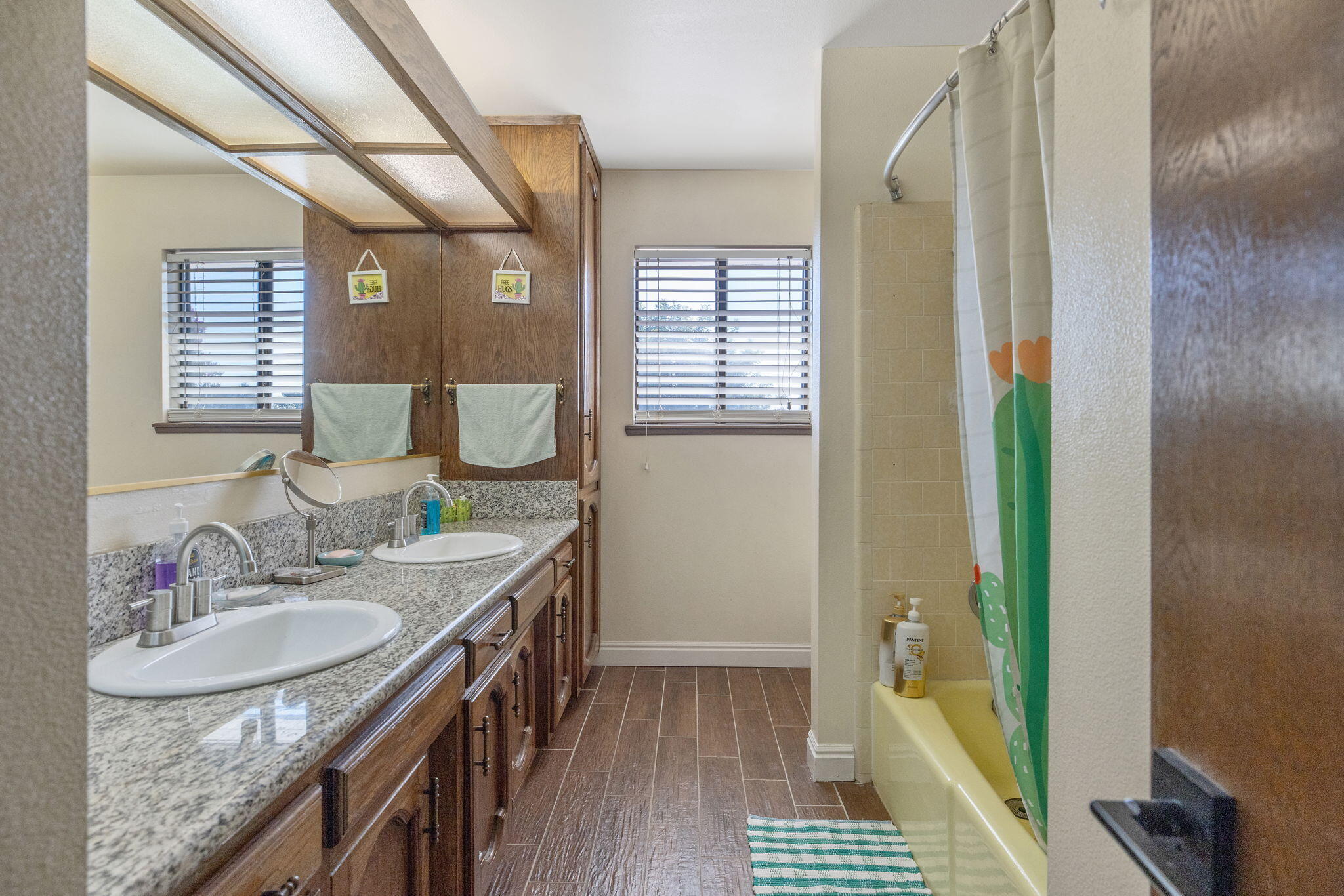 723 W Pine St, Exeter, CA 93221