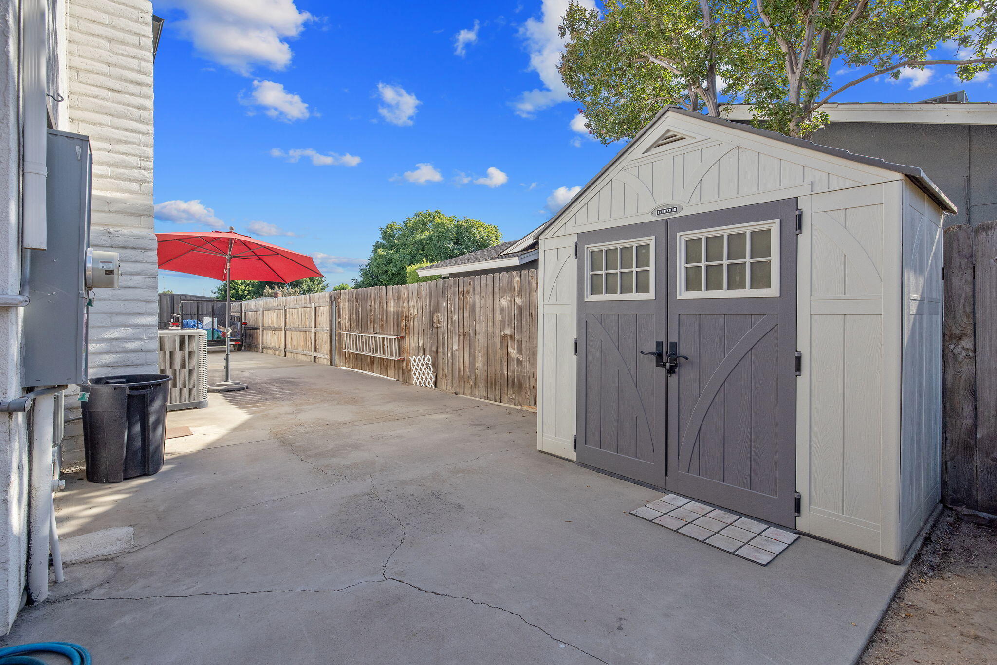 723 W Pine St, Exeter, CA 93221