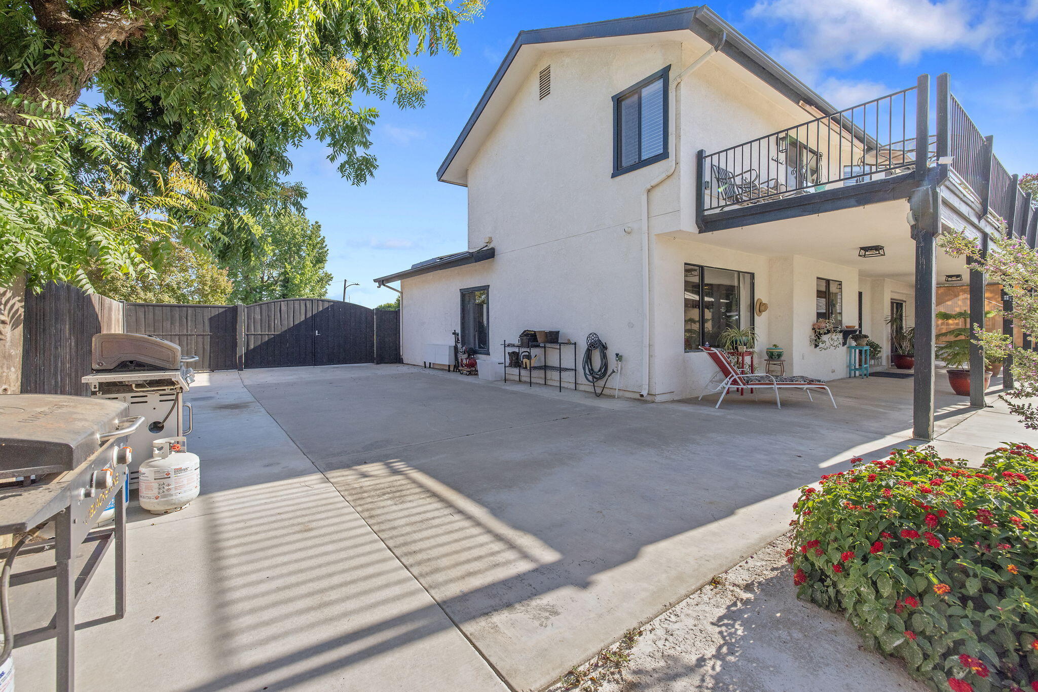 723 W Pine St, Exeter, CA 93221