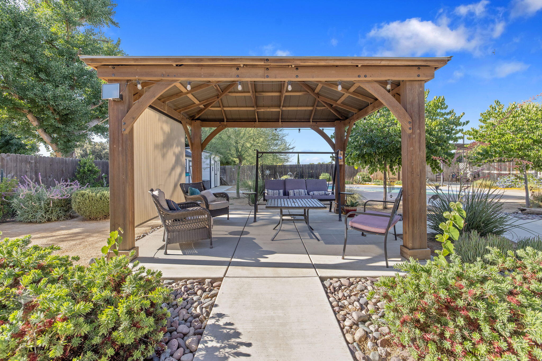723 W Pine St, Exeter, CA 93221