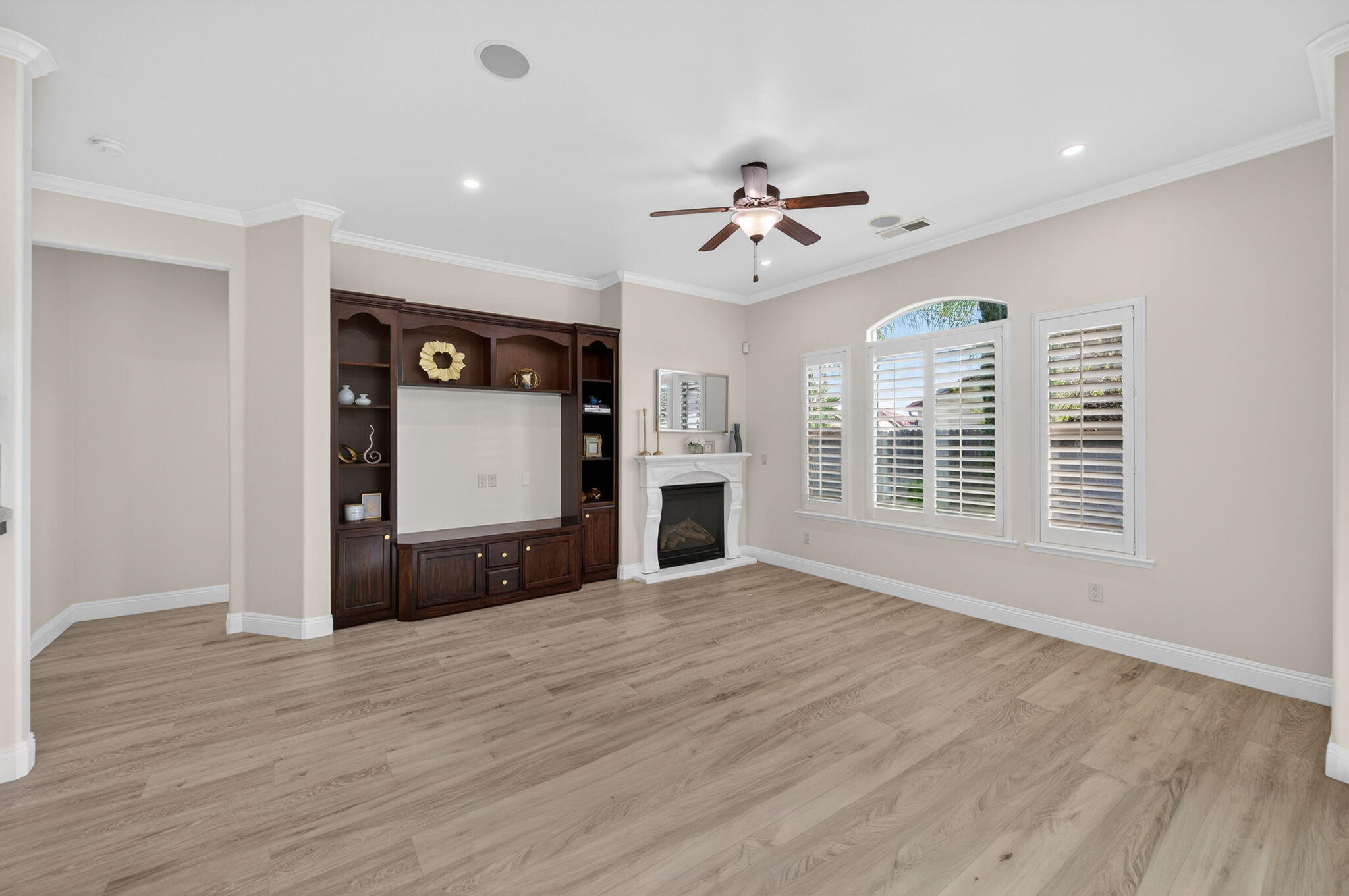 1563 E Via Mirasol Ln, Fresno, CA 93730