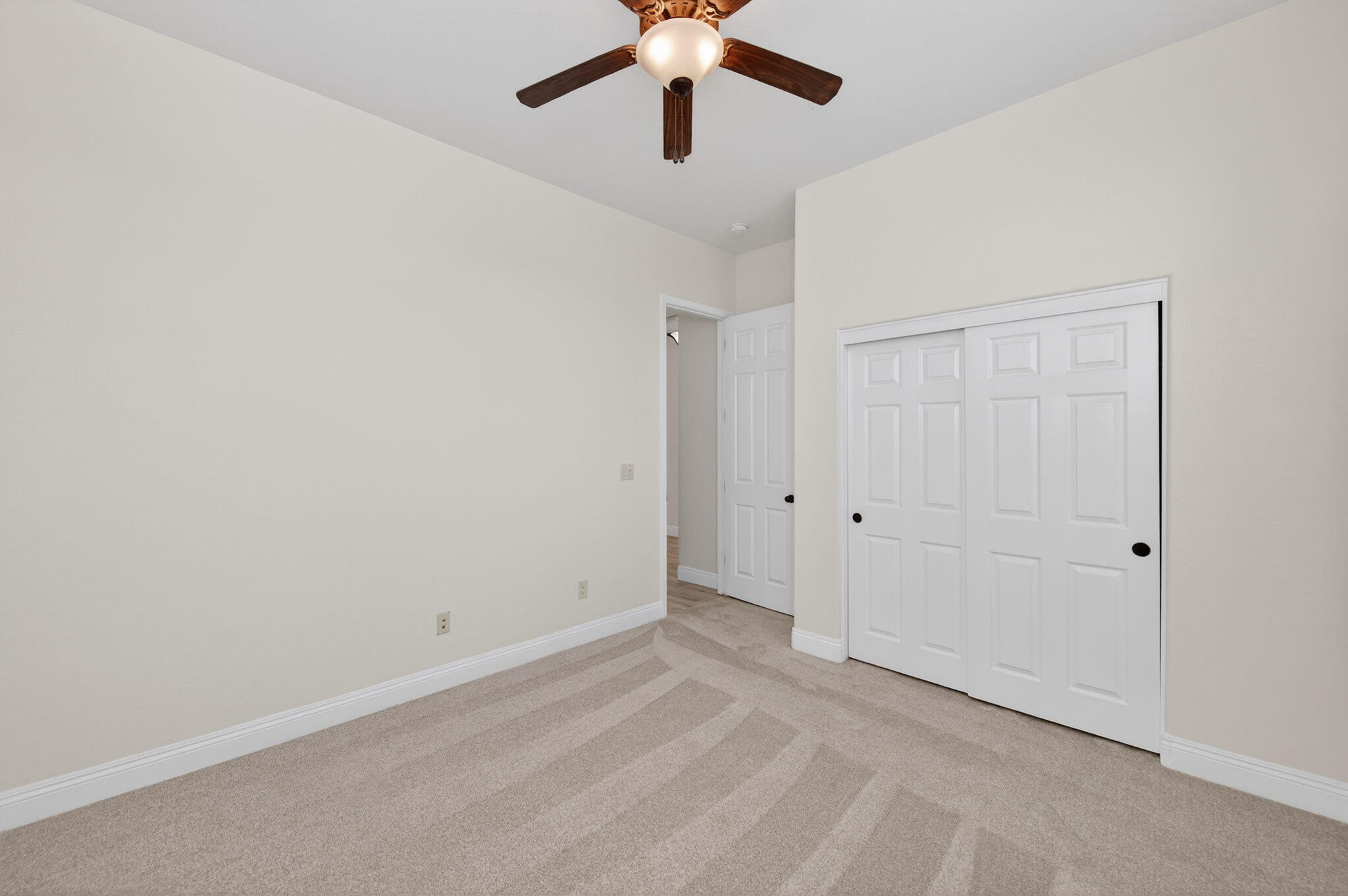 1563 E Via Mirasol Ln, Fresno, CA 93730