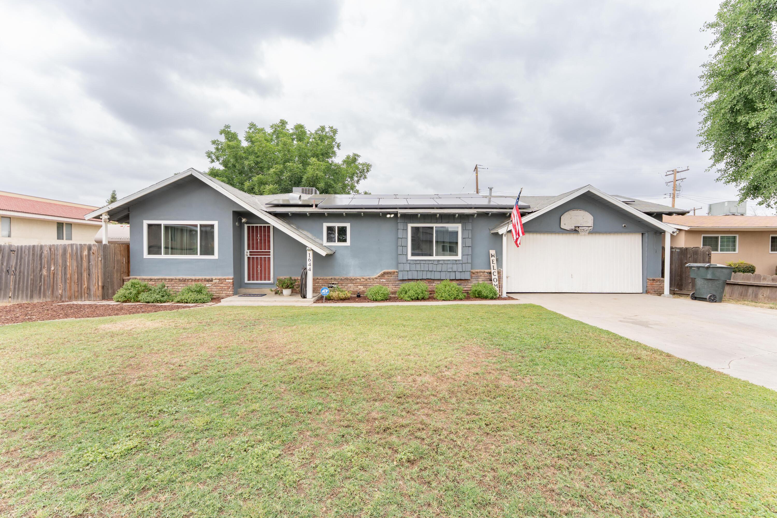 1644 W Victor Ave, Visalia, CA 93277