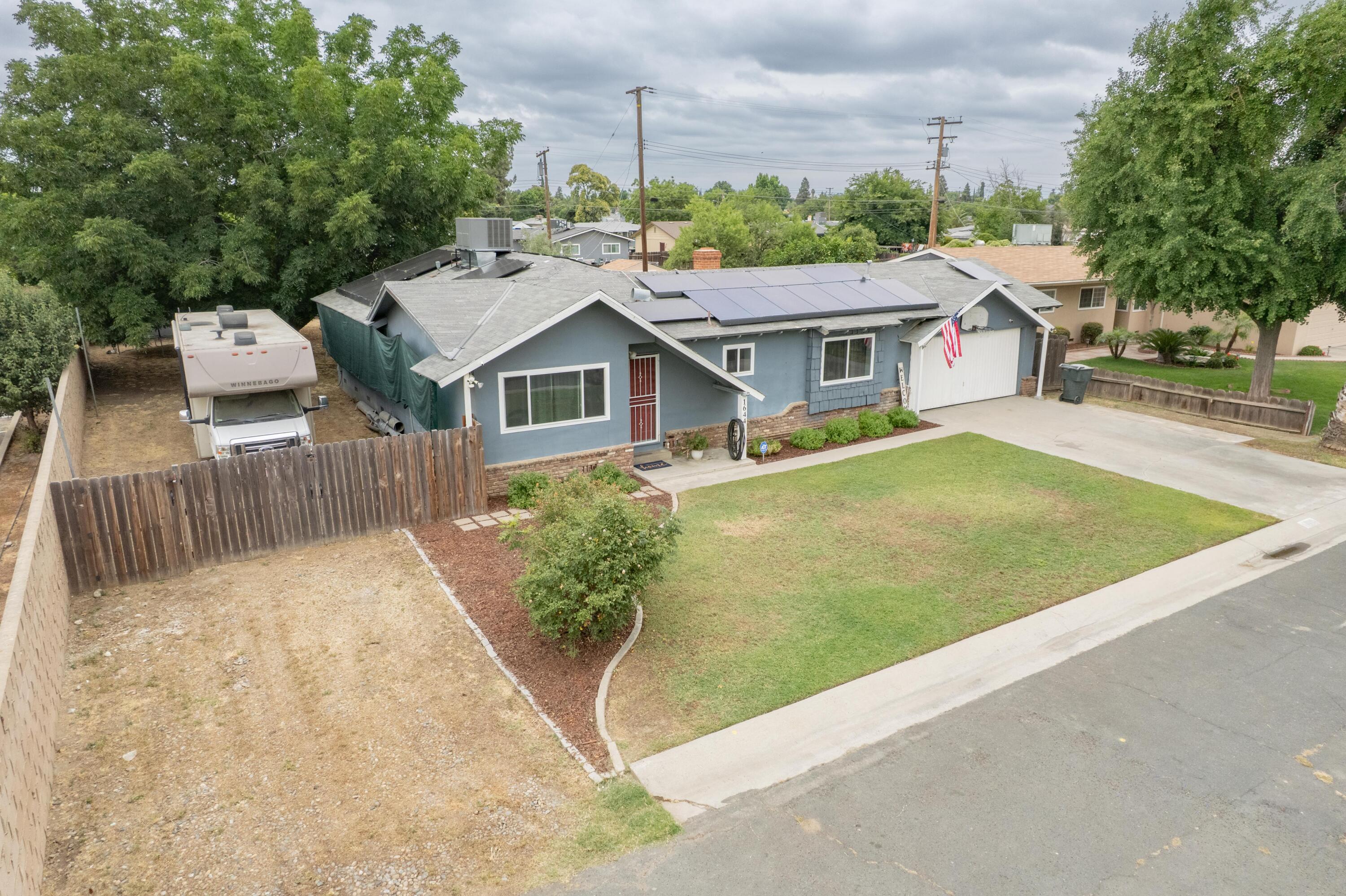 1644 W Victor Ave, Visalia, CA 93277