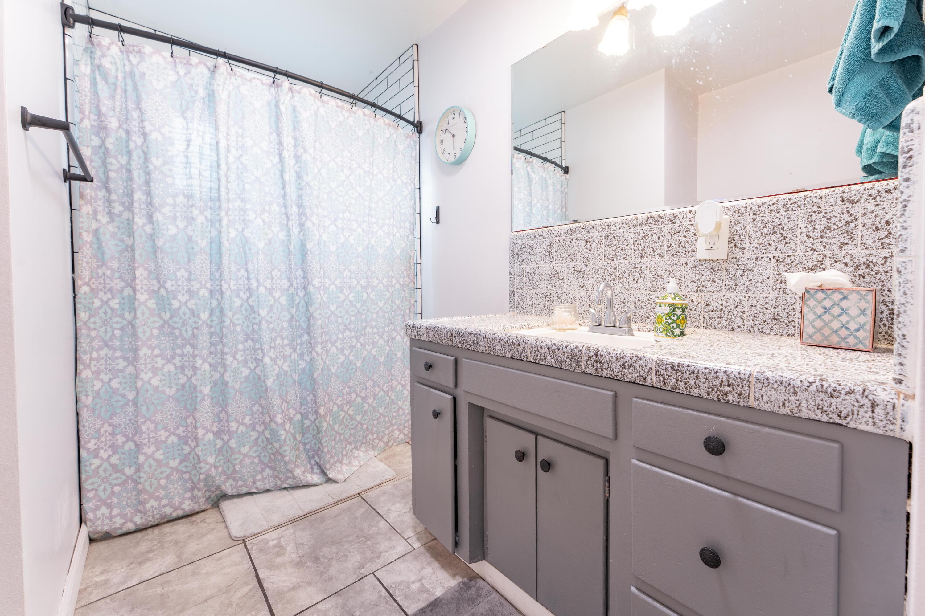 1644 W Victor Ave, Visalia, CA 93277