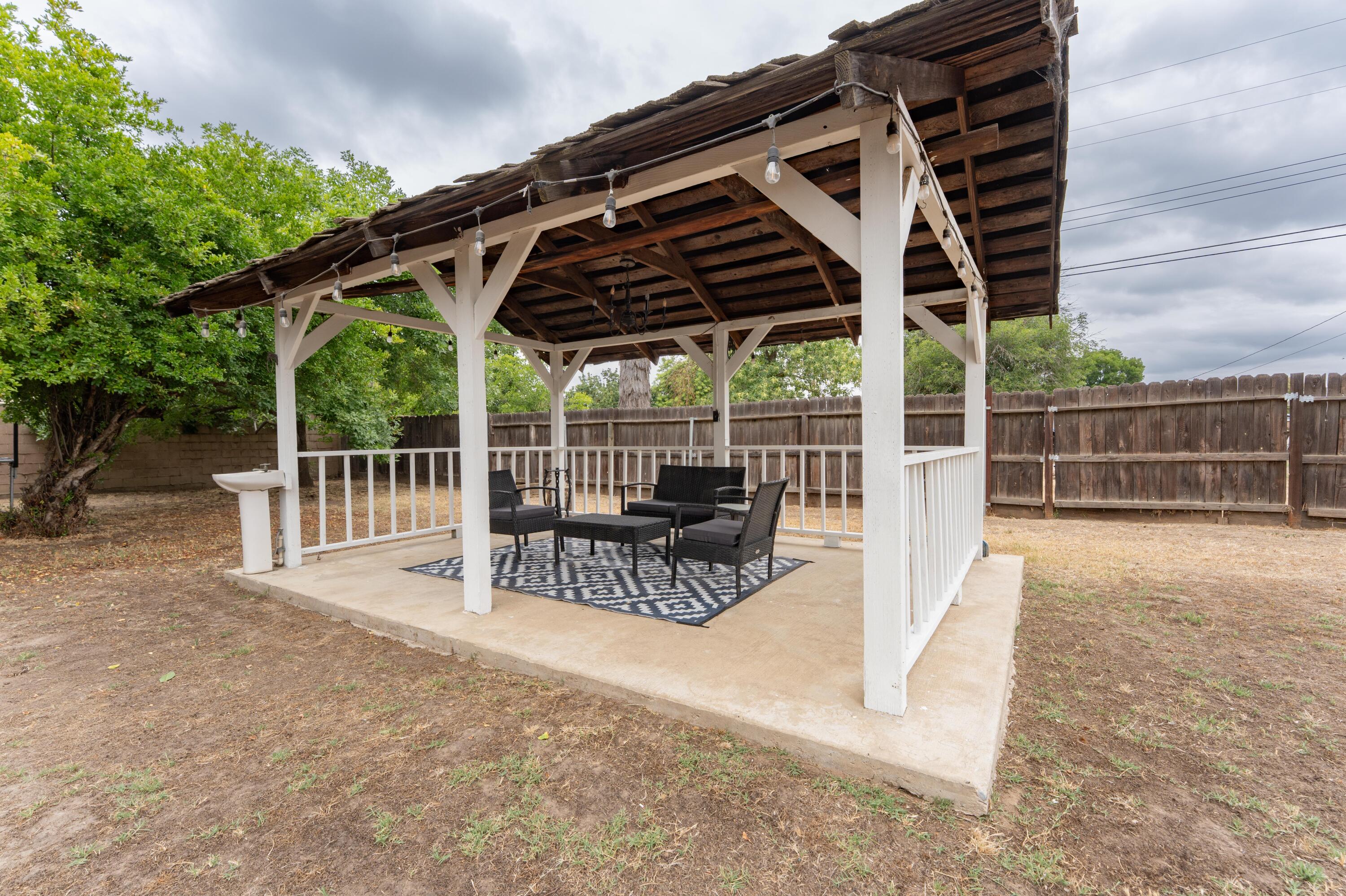 1644 W Victor Ave, Visalia, CA 93277