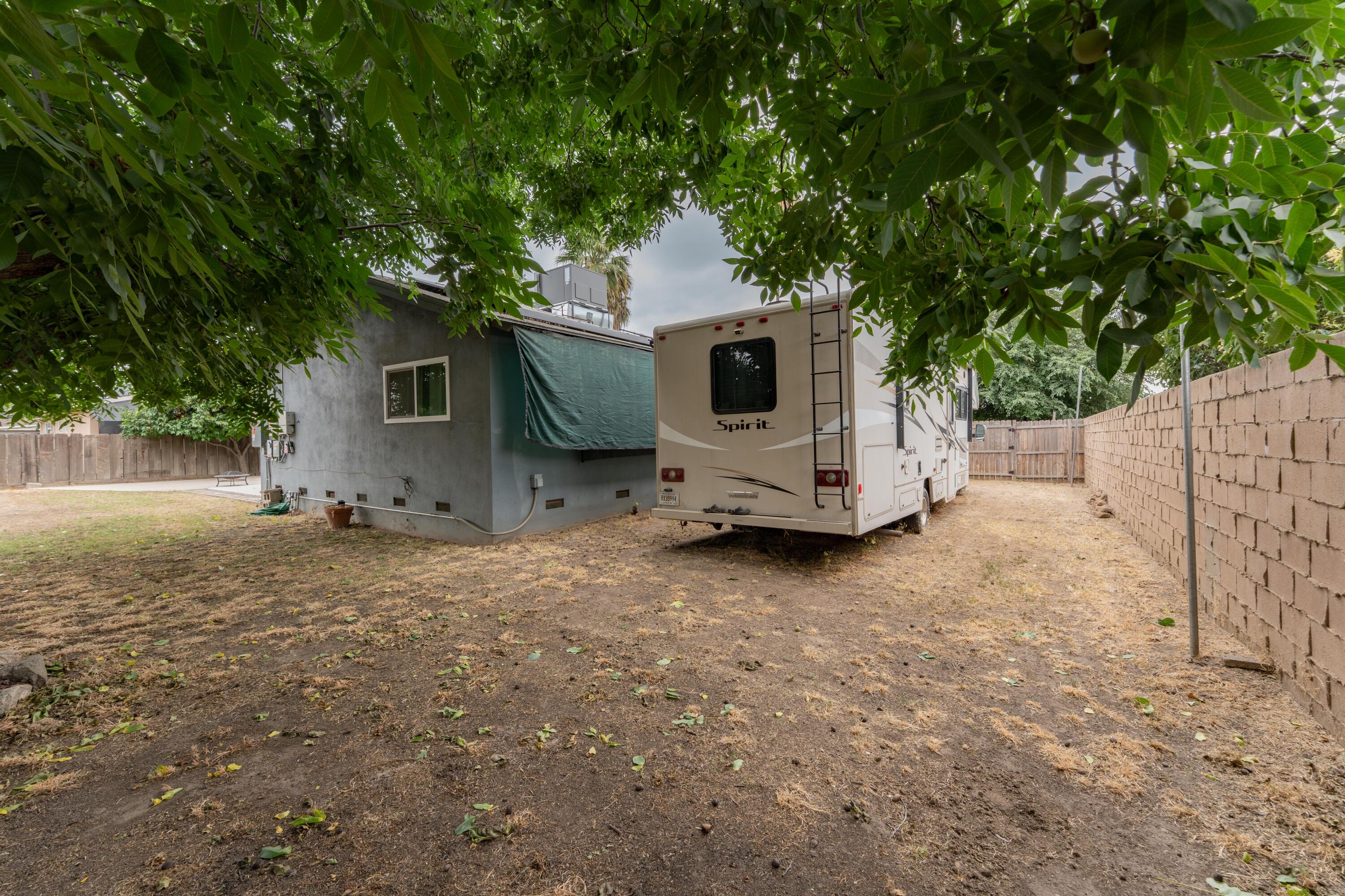 1644 W Victor Ave, Visalia, CA 93277