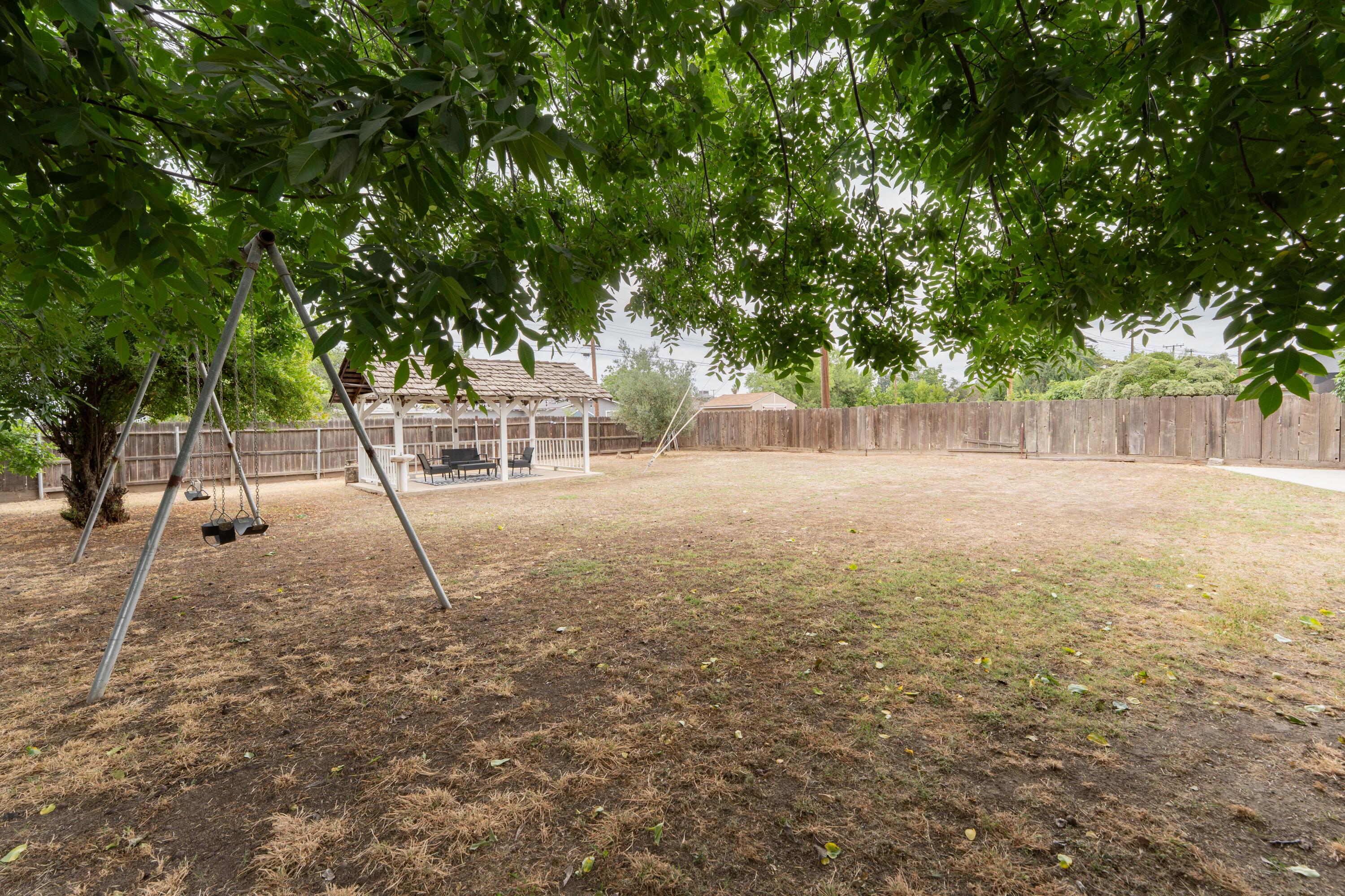 1644 W Victor Ave, Visalia, CA 93277