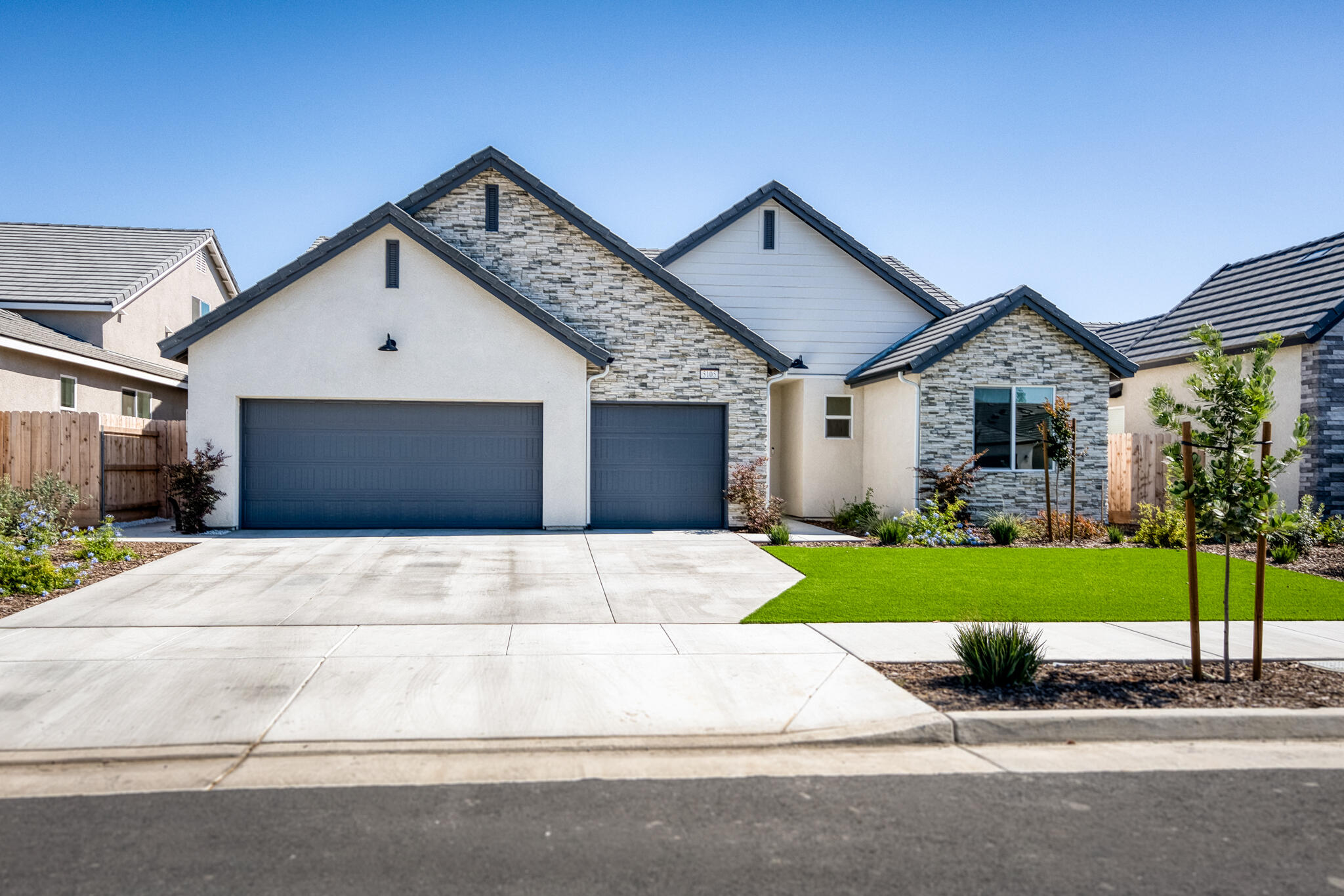 5105 W Delaware Ave, Visalia, CA 93291