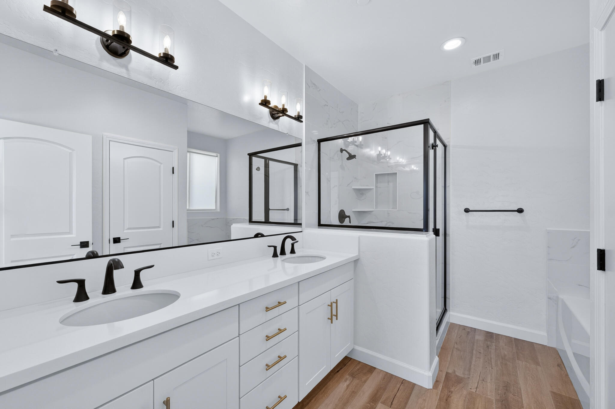 5105 W Delaware Ave, Visalia, CA 93291