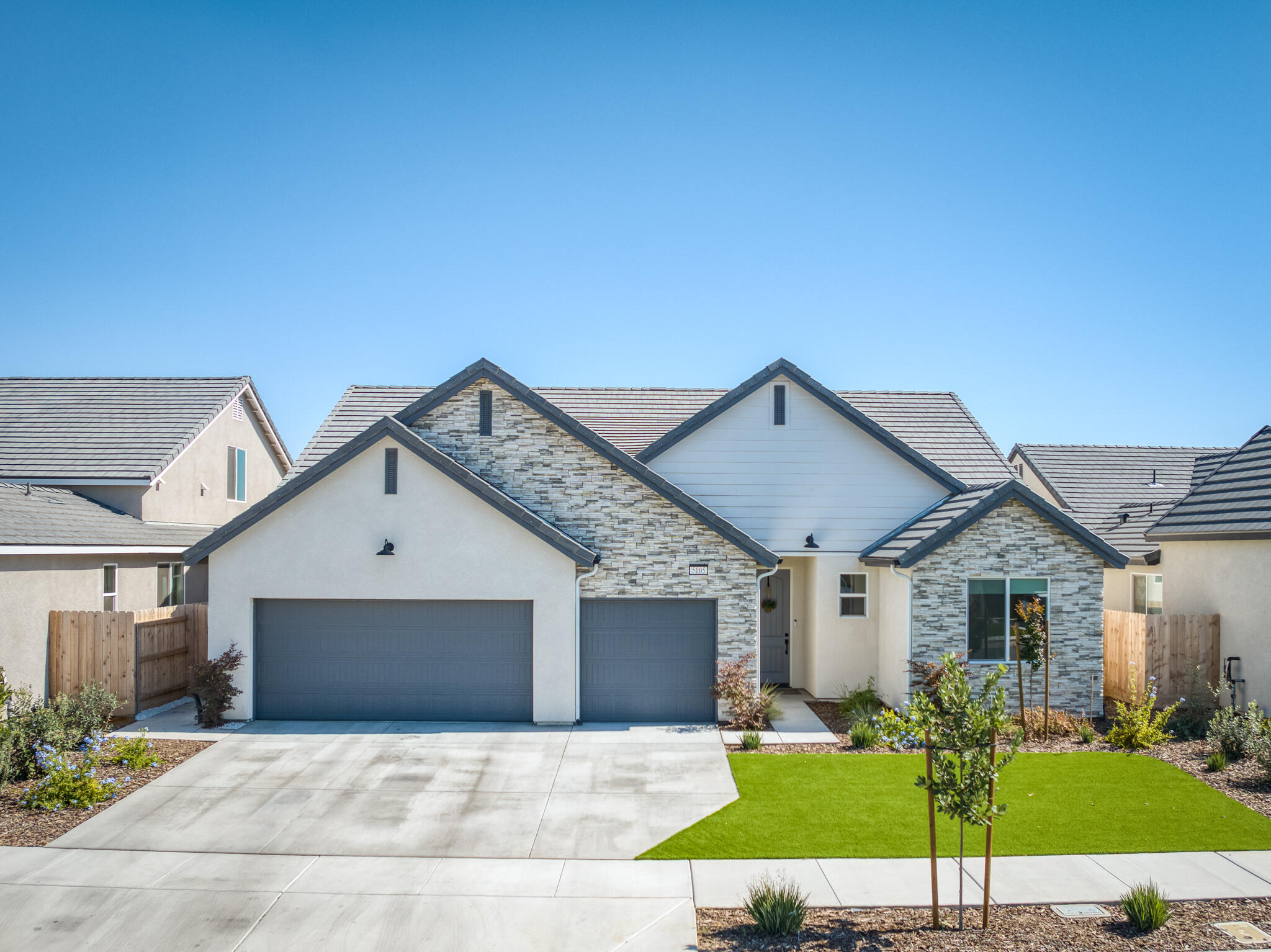 5105 W Delaware Ave, Visalia, CA 93291