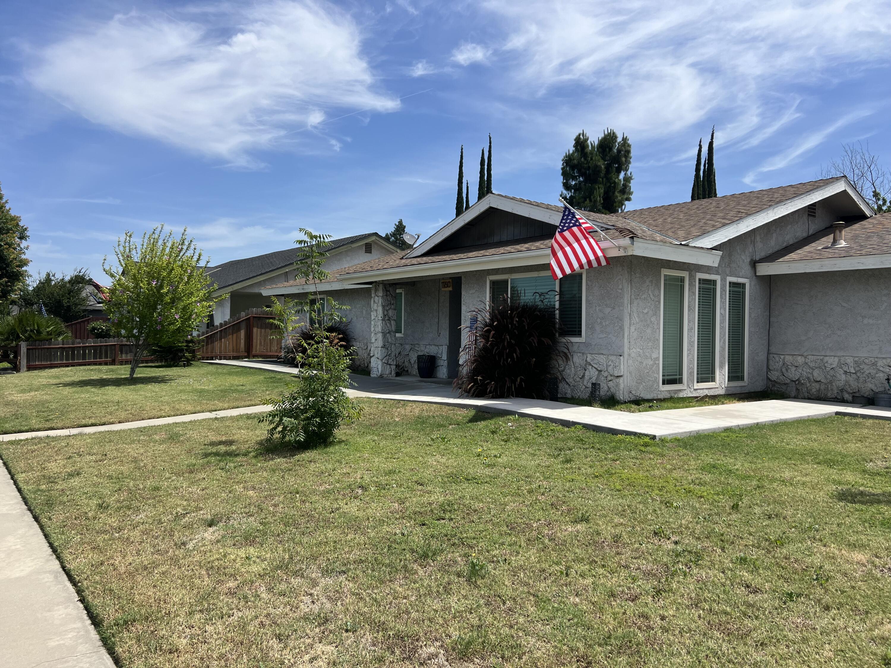 1160 N Laspina St, Tulare, CA 93274