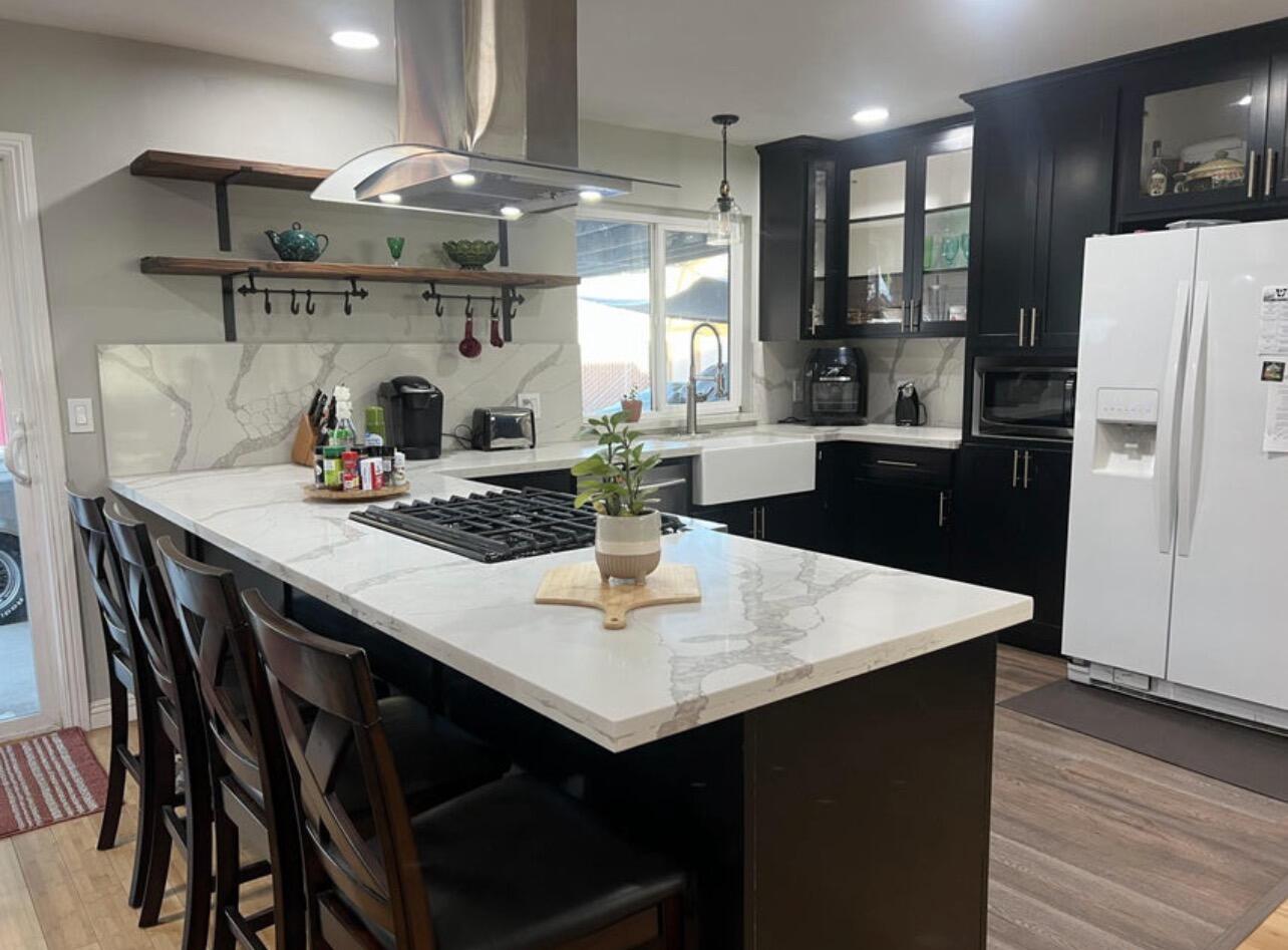 1160 N Laspina St, Tulare, CA 93274
