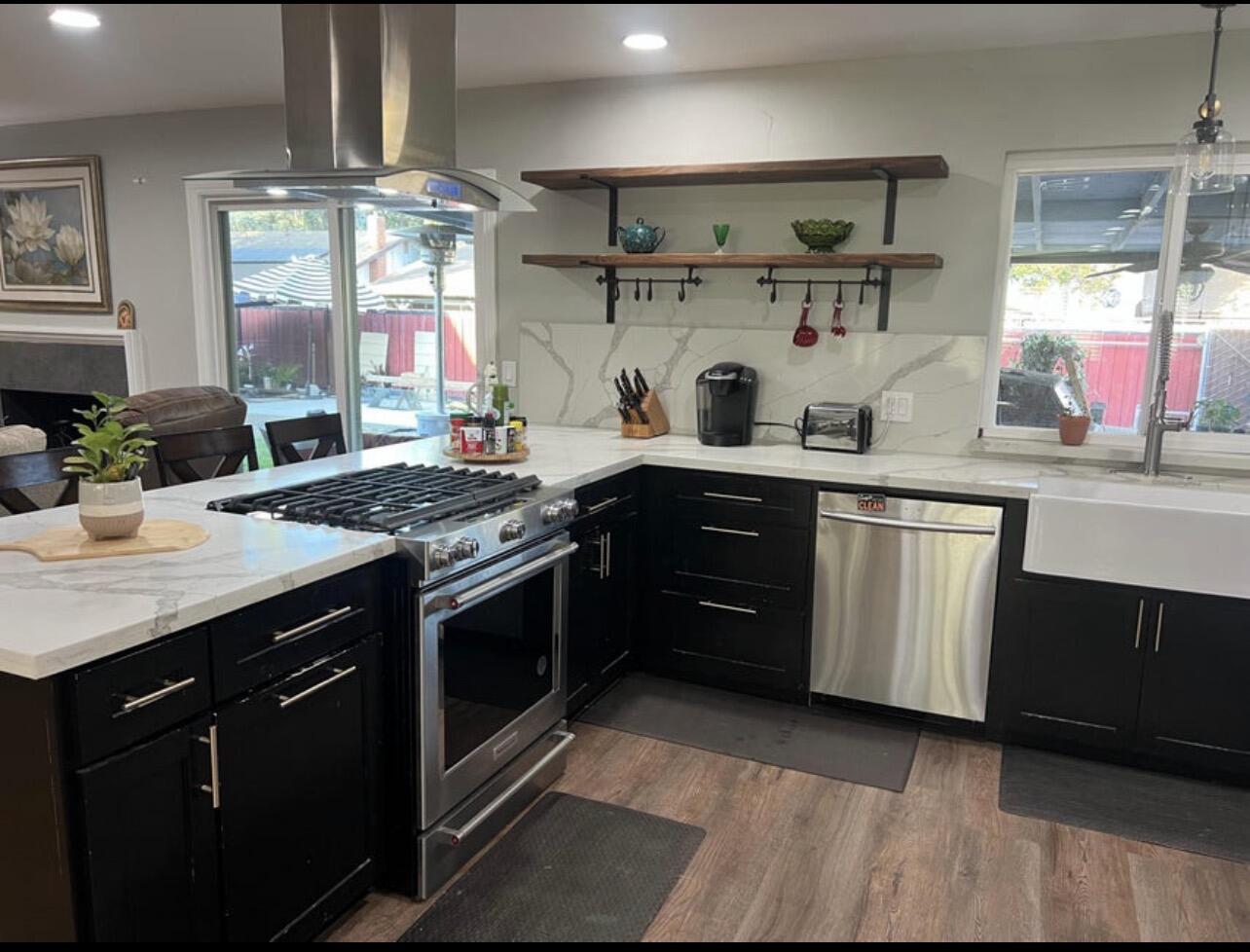 1160 N Laspina St, Tulare, CA 93274