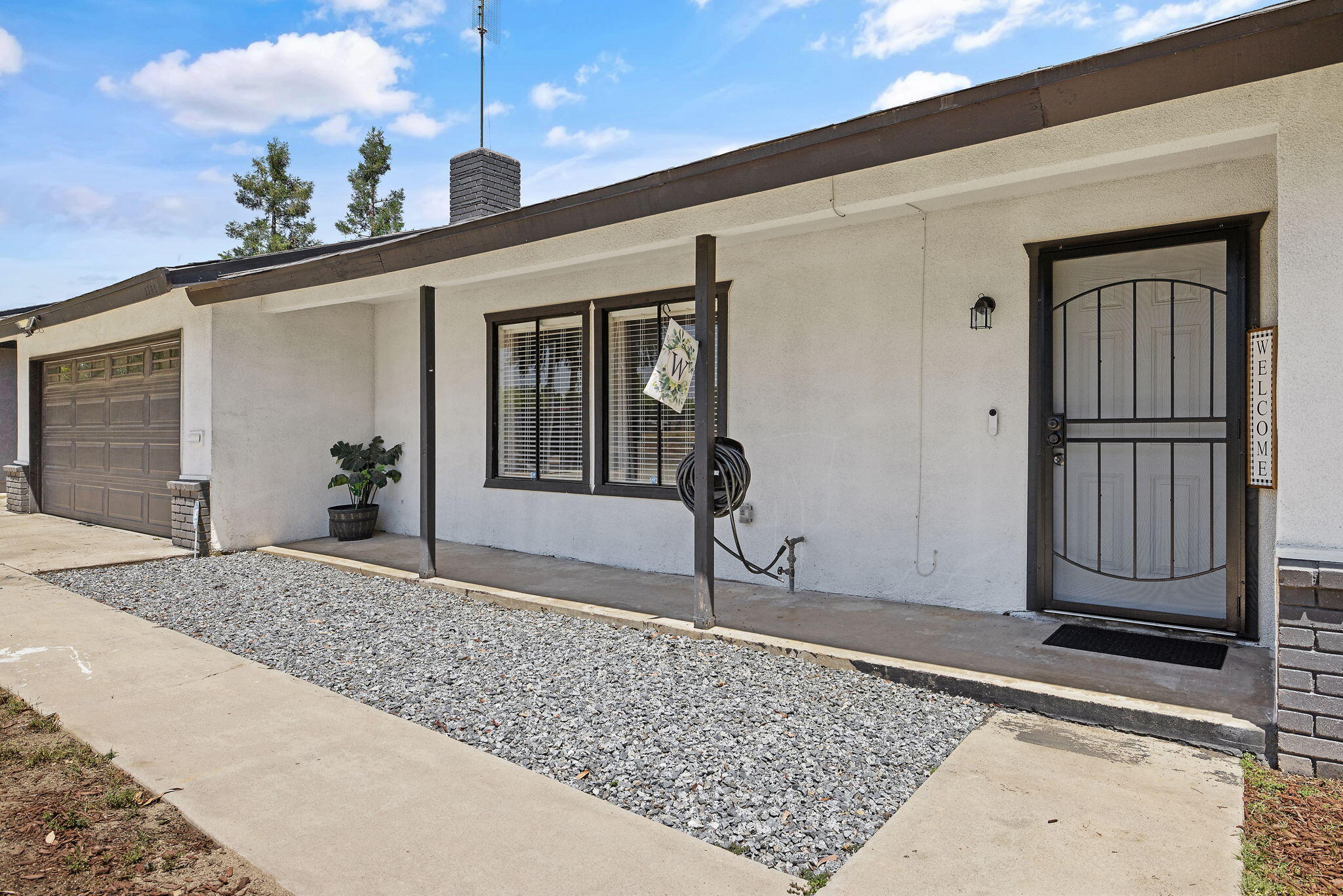 1704 S Santa Fe St, Visalia, CA 93292