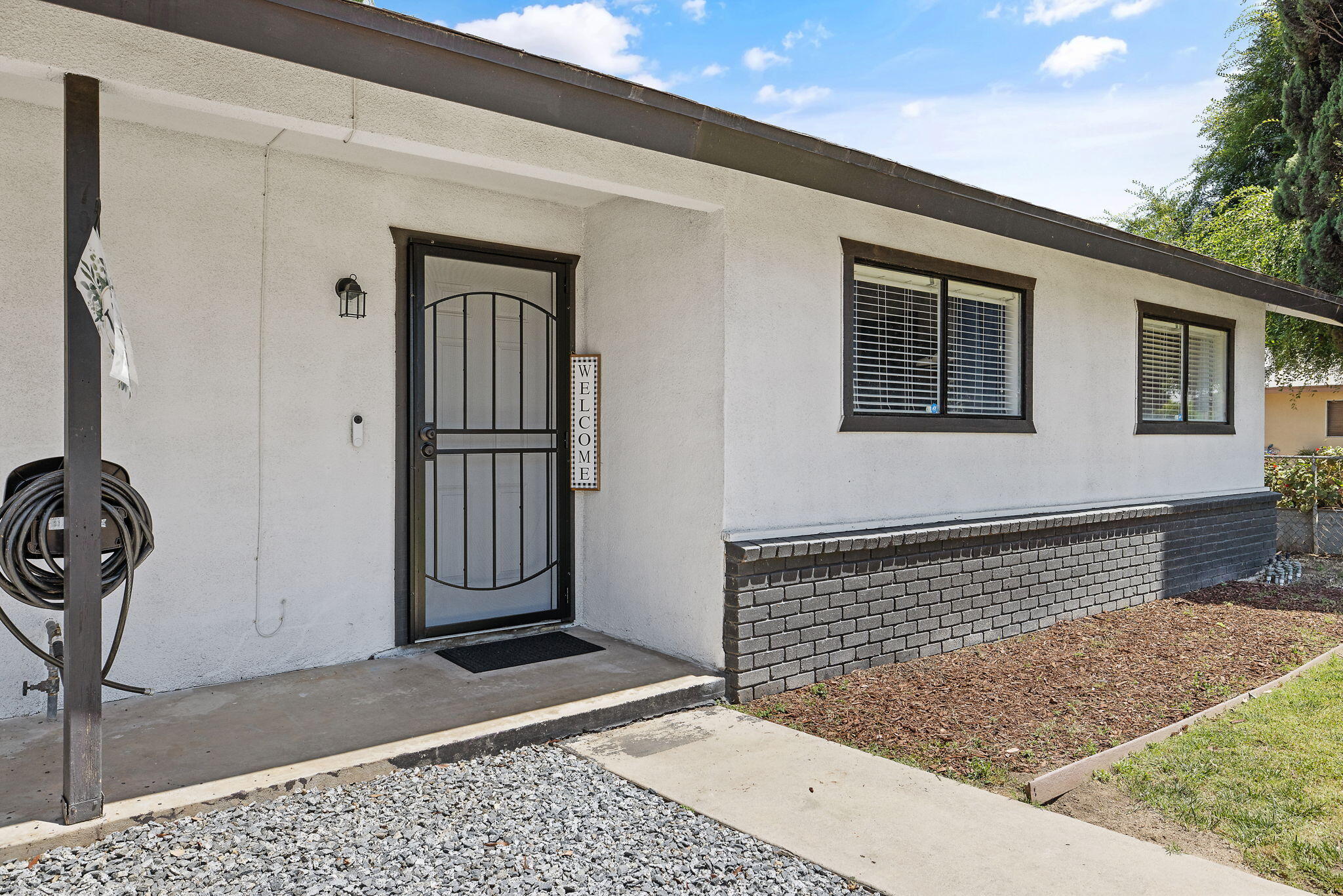 1704 S Santa Fe St, Visalia, CA 93292