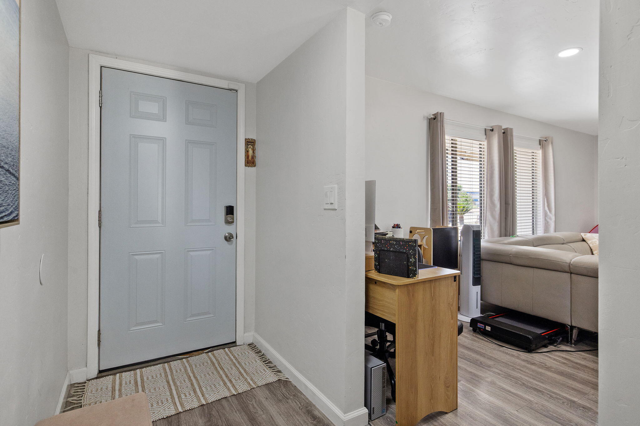1704 S Santa Fe St, Visalia, CA 93292