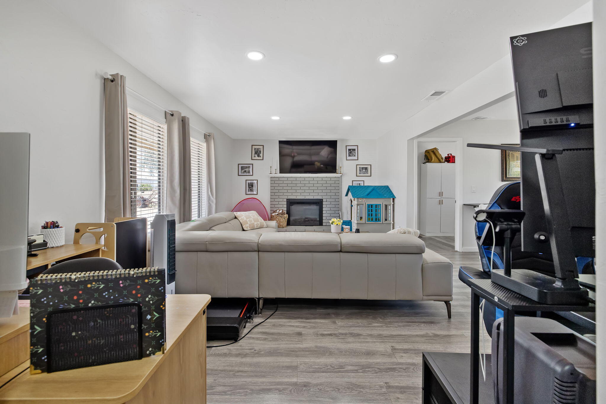 1704 S Santa Fe St, Visalia, CA 93292