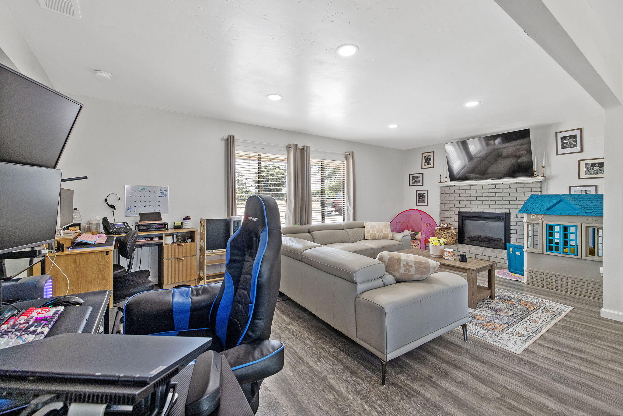 1704 S Santa Fe St, Visalia, CA 93292