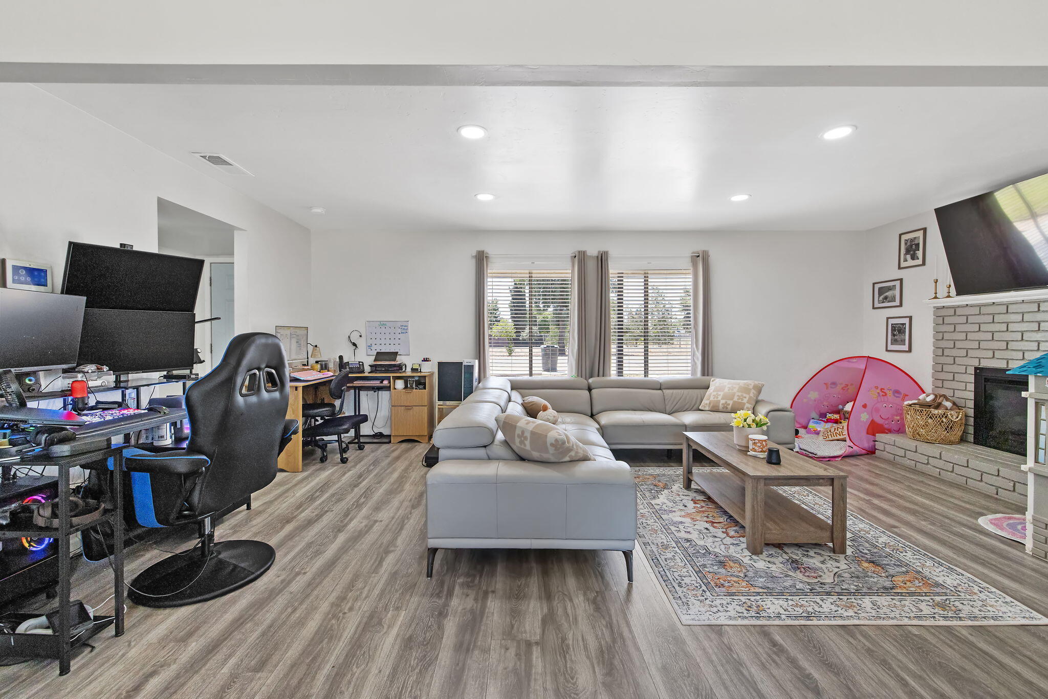 1704 S Santa Fe St, Visalia, CA 93292