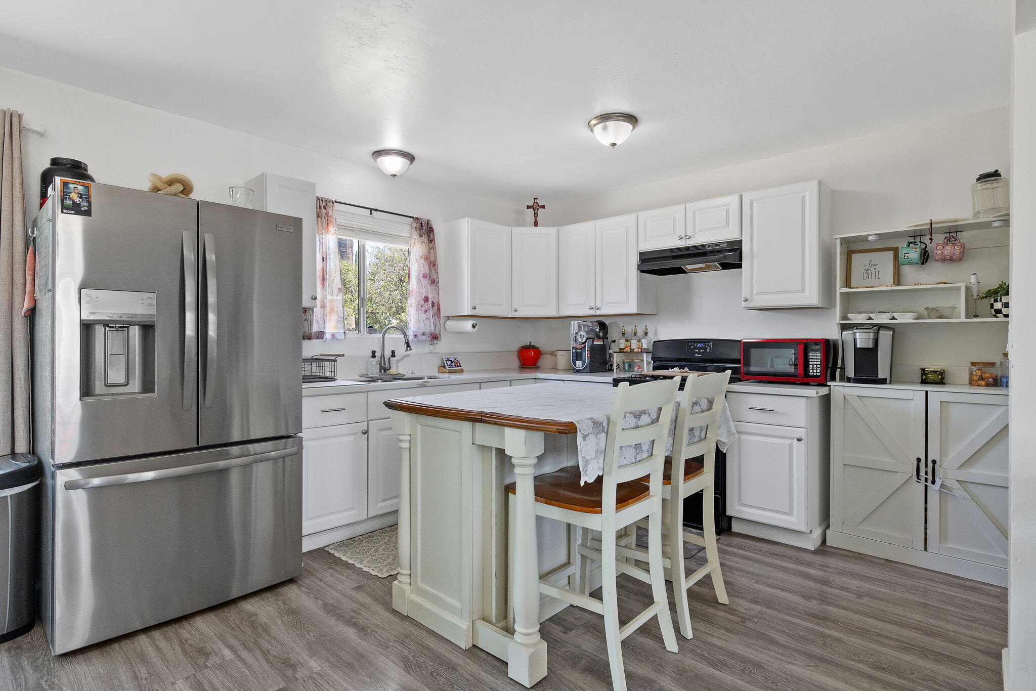 1704 S Santa Fe St, Visalia, CA 93292
