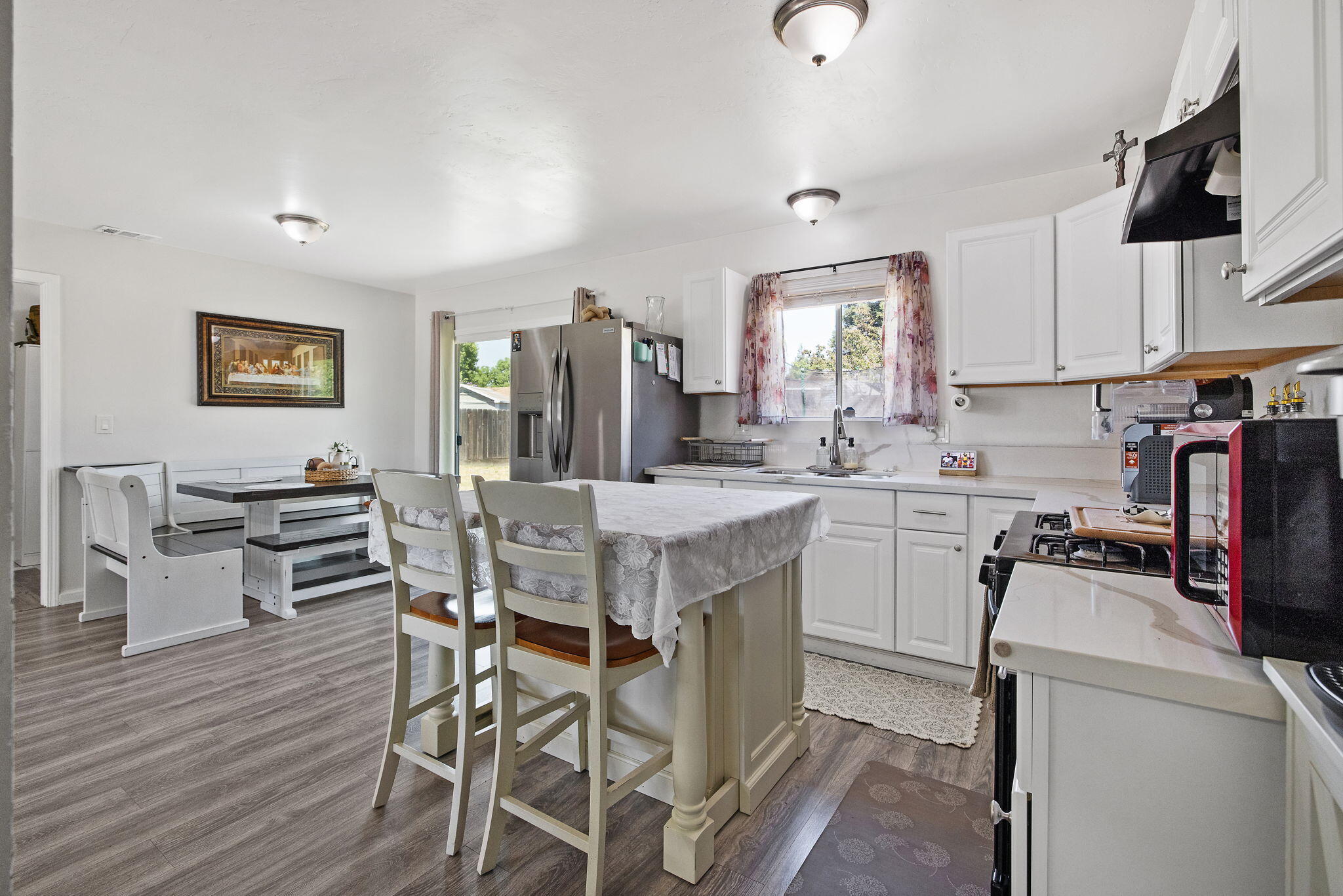 1704 S Santa Fe St, Visalia, CA 93292