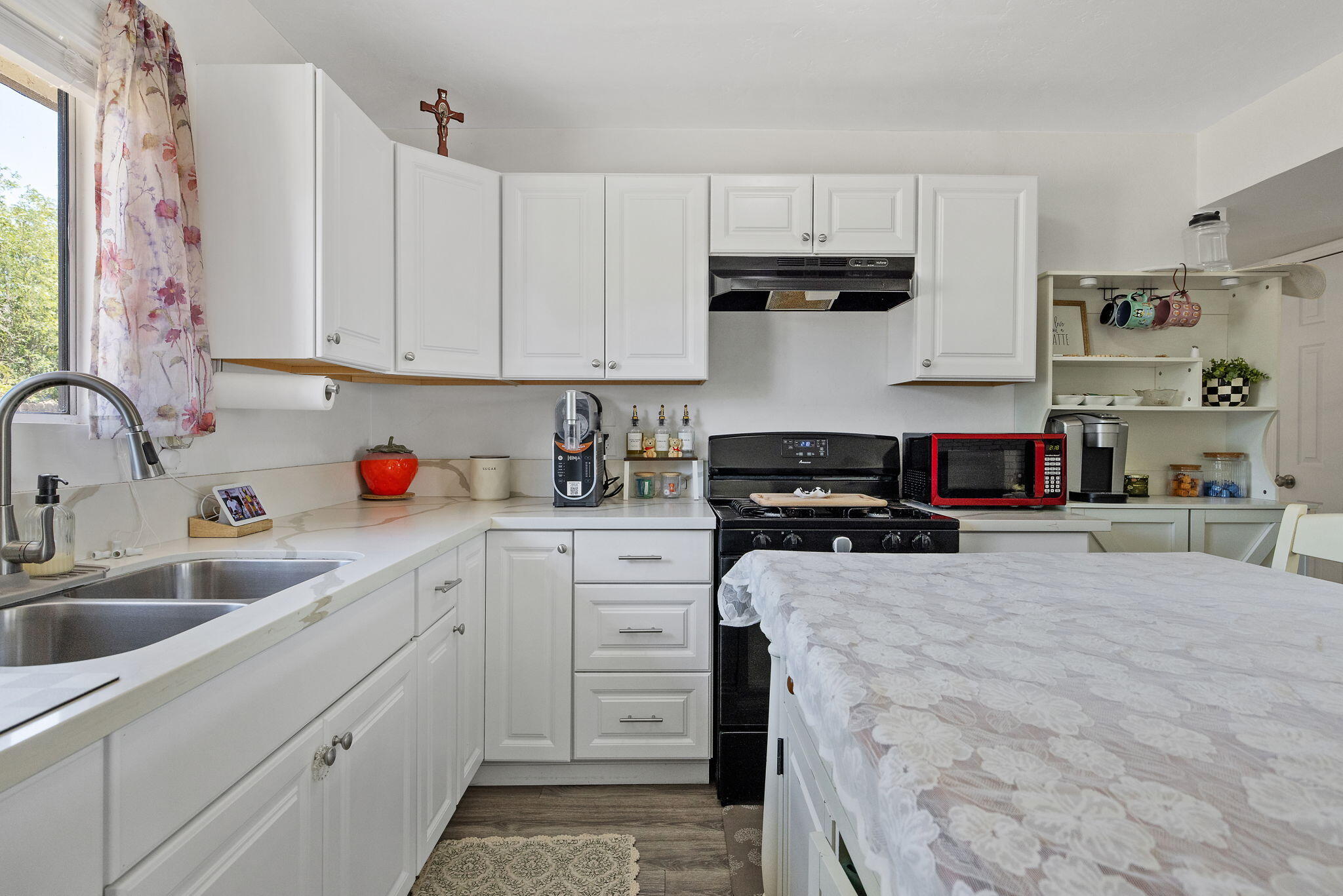 1704 S Santa Fe St, Visalia, CA 93292
