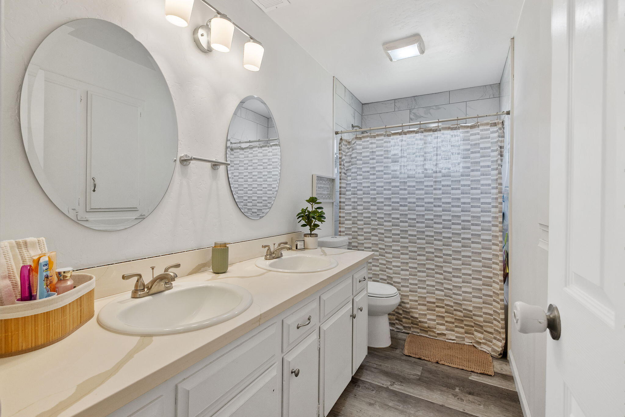 1704 S Santa Fe St, Visalia, CA 93292