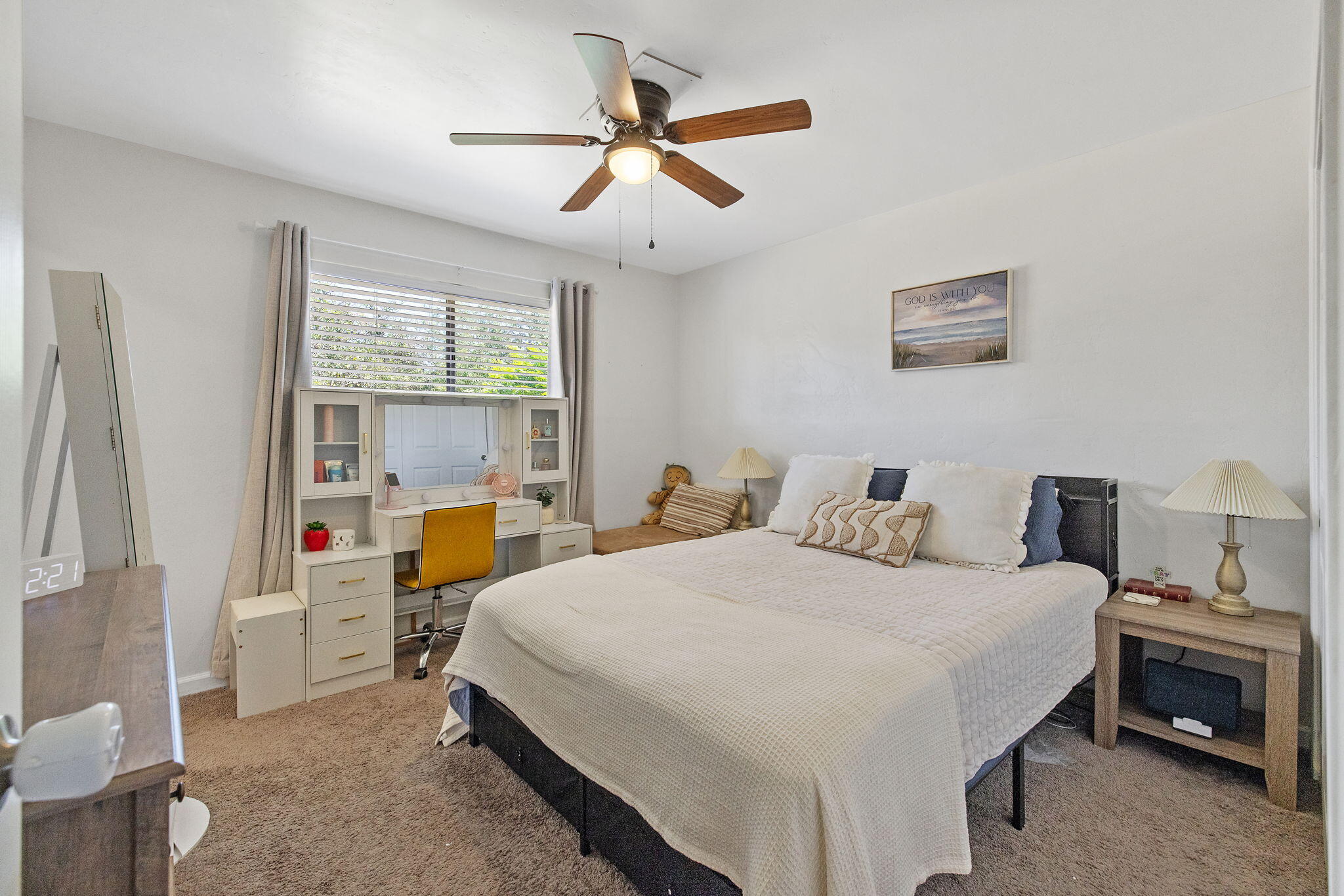 1704 S Santa Fe St, Visalia, CA 93292