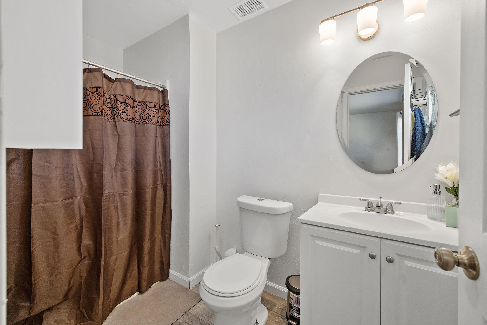 1704 S Santa Fe St, Visalia, CA 93292