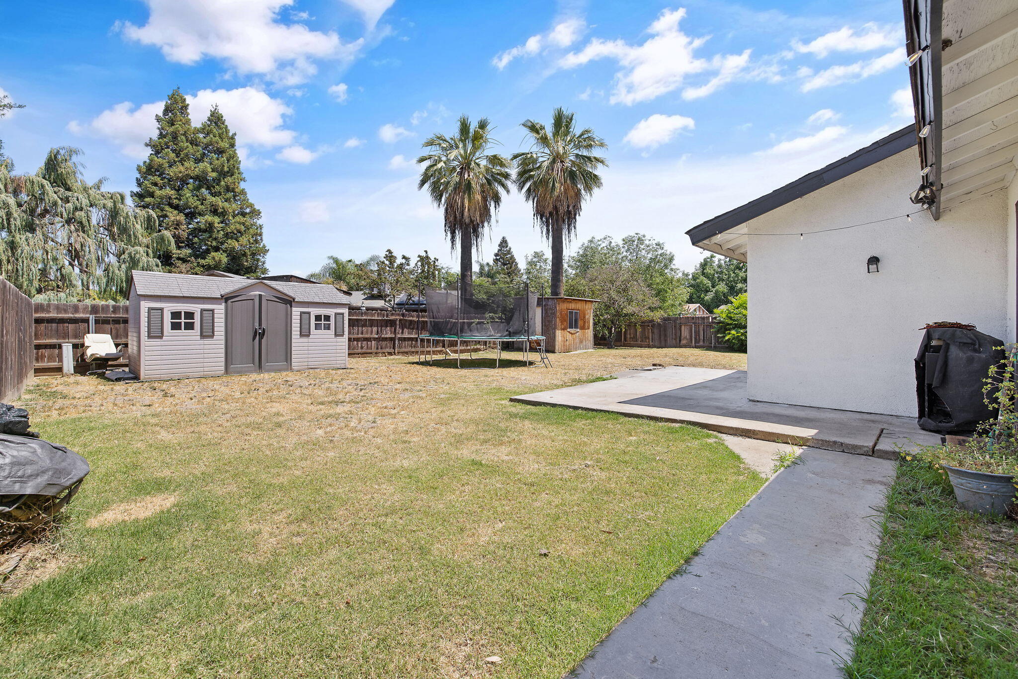 1704 S Santa Fe St, Visalia, CA 93292