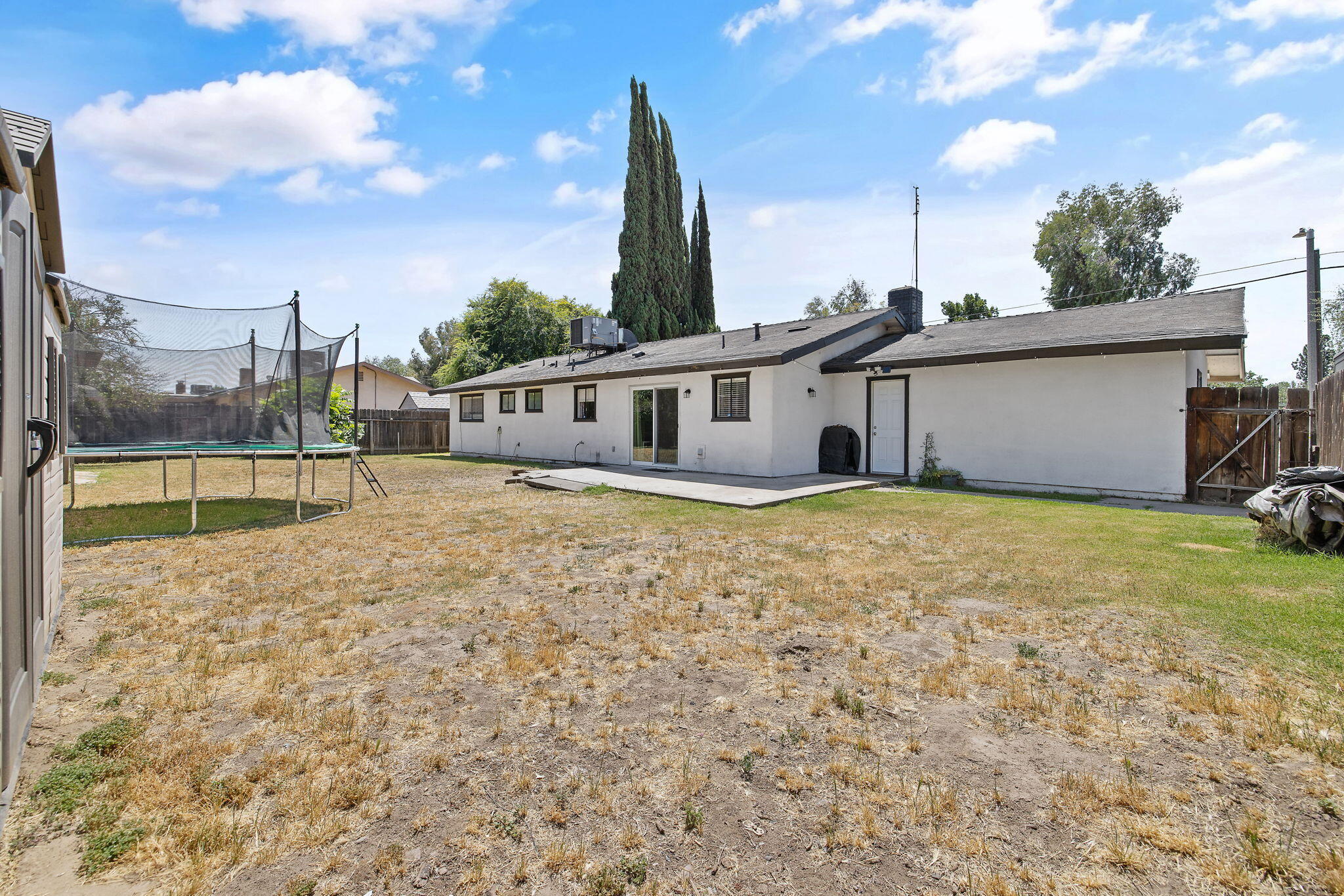 1704 S Santa Fe St, Visalia, CA 93292