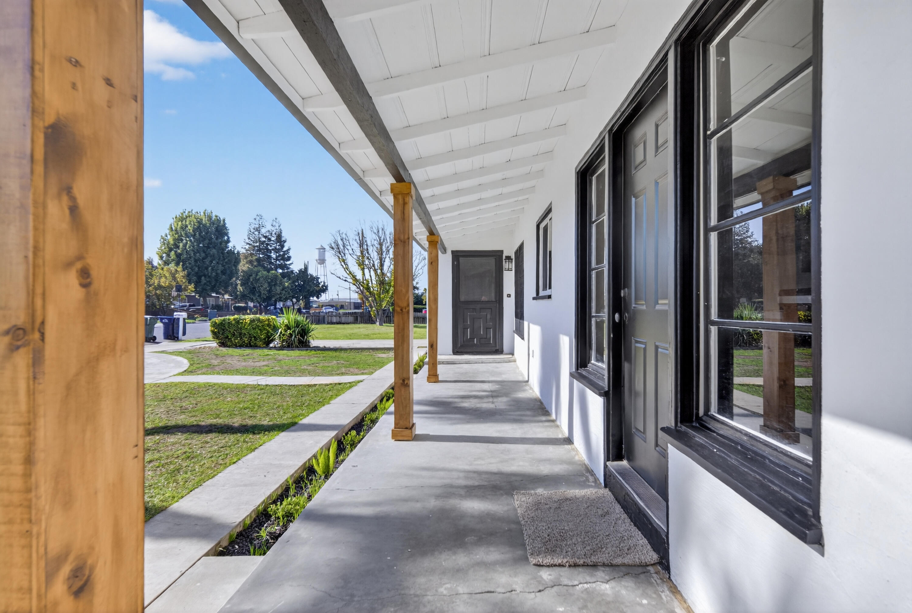 202 W Gail Ave, Tulare, CA 93274