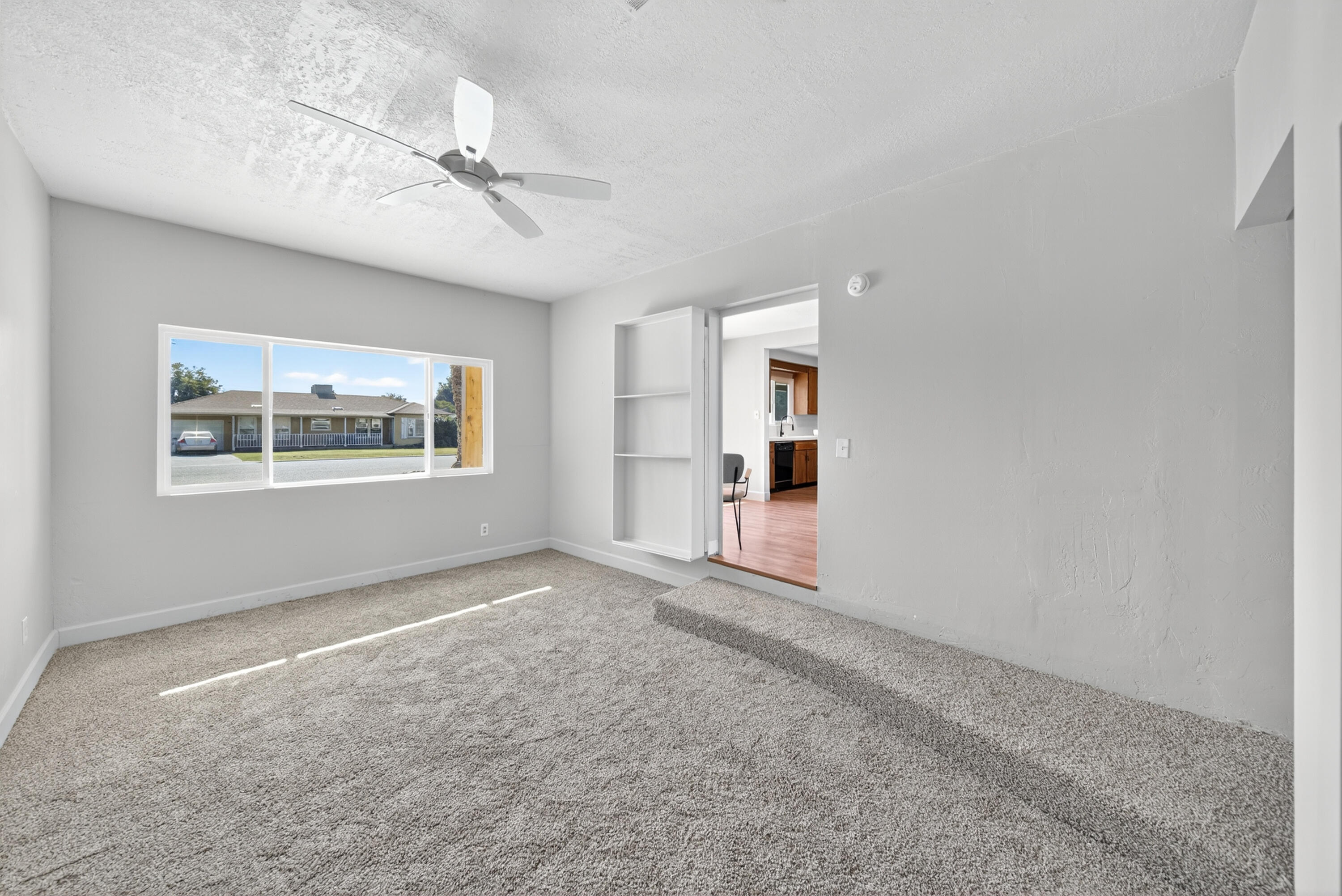 202 W Gail Ave, Tulare, CA 93274