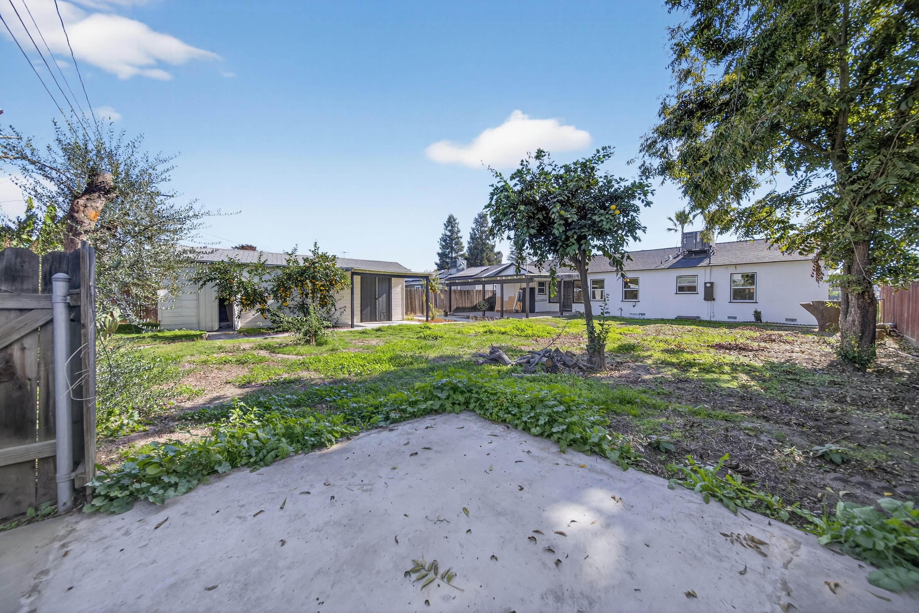 202 W Gail Ave, Tulare, CA 93274