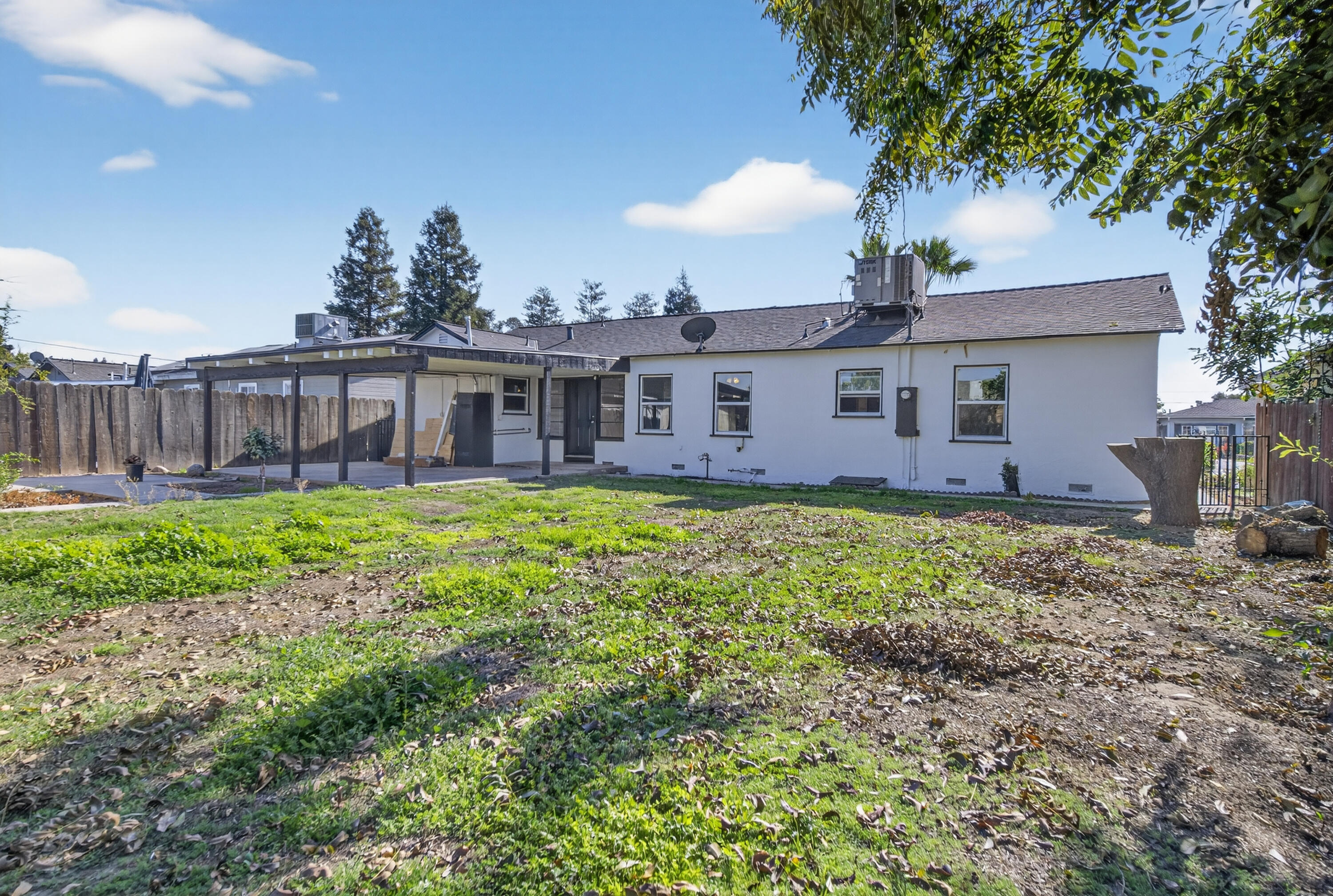 202 W Gail Ave, Tulare, CA 93274