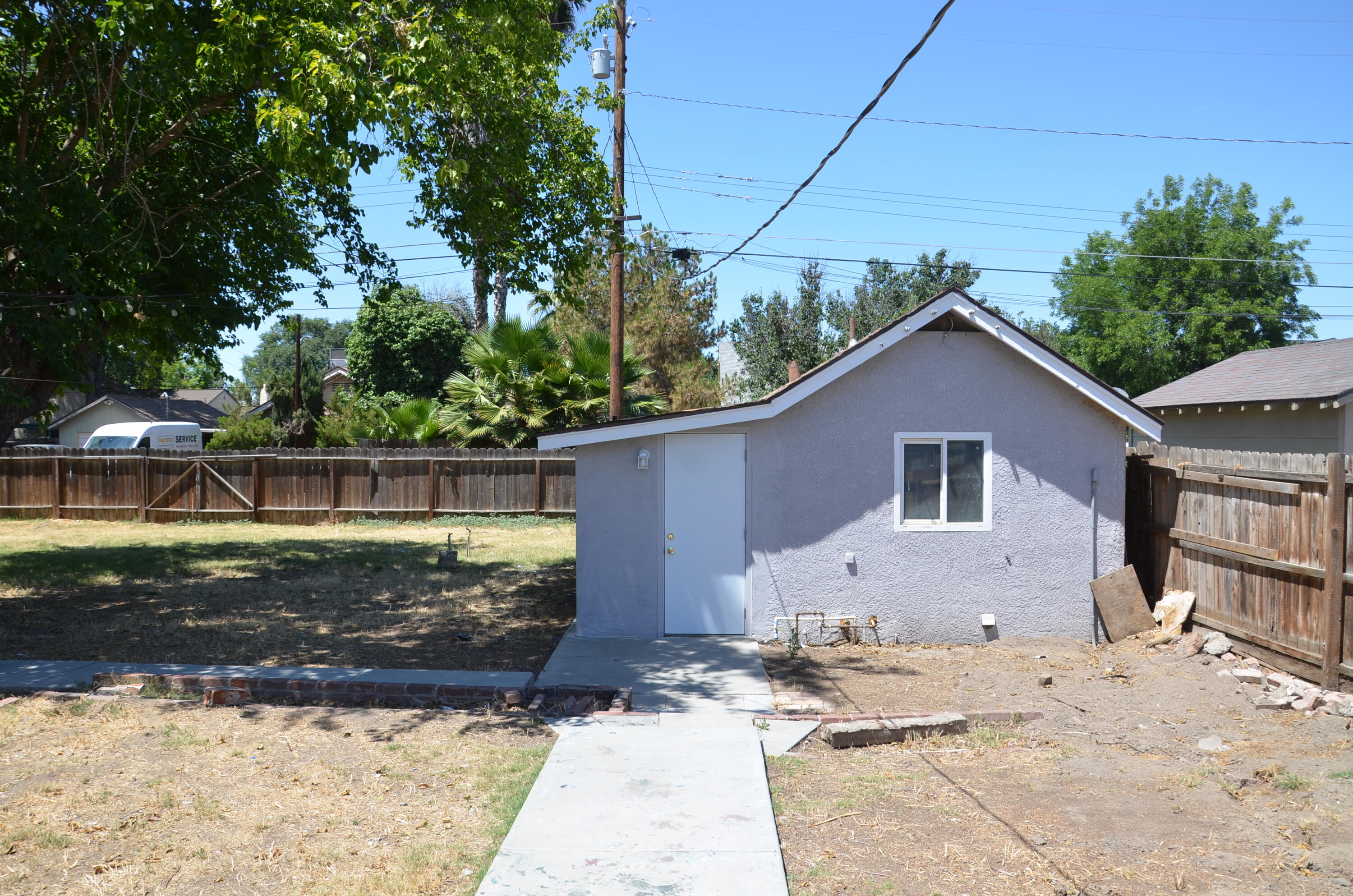 648 B St, Lemoore, CA 93245