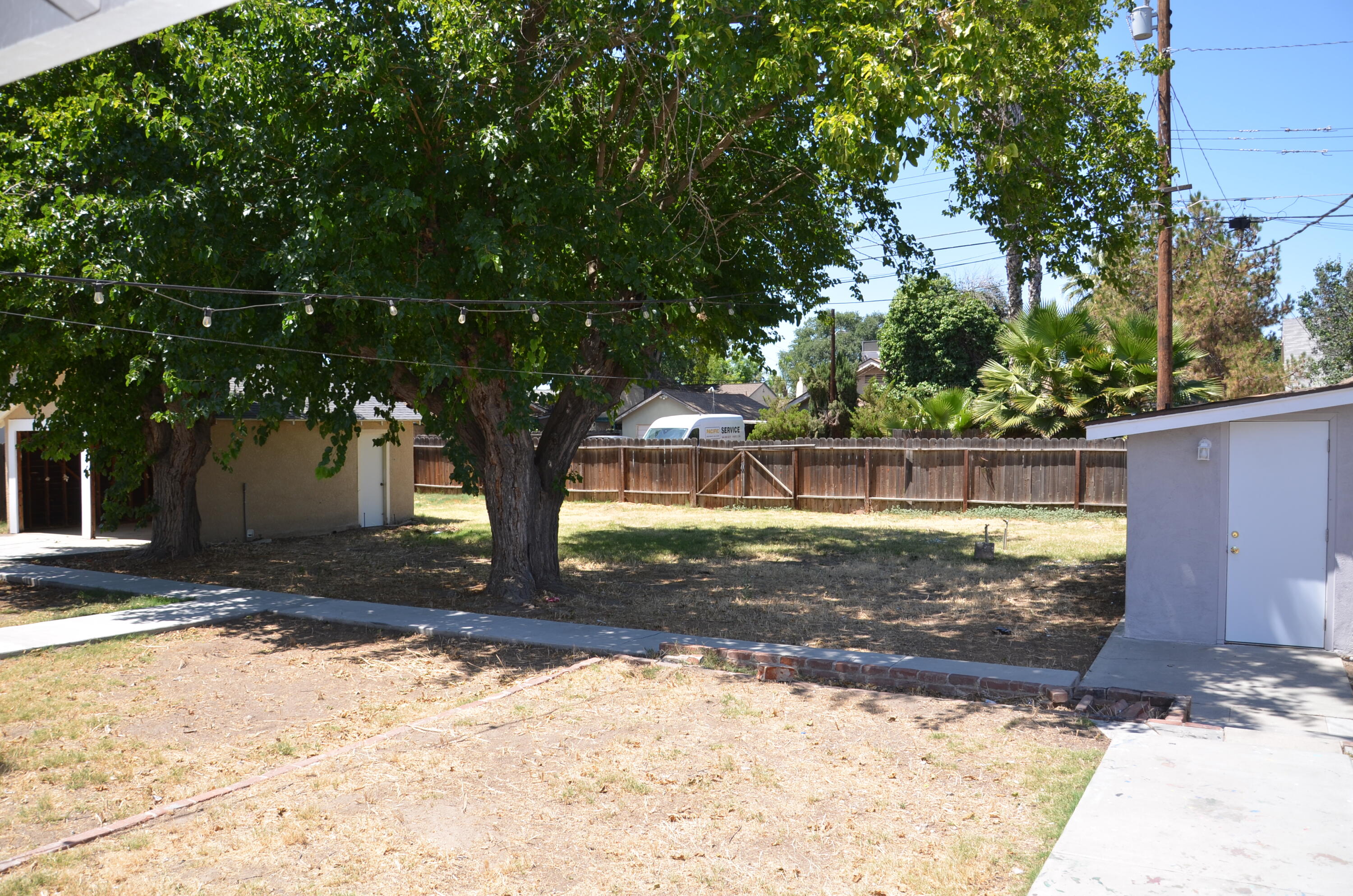 648 B St, Lemoore, CA 93245