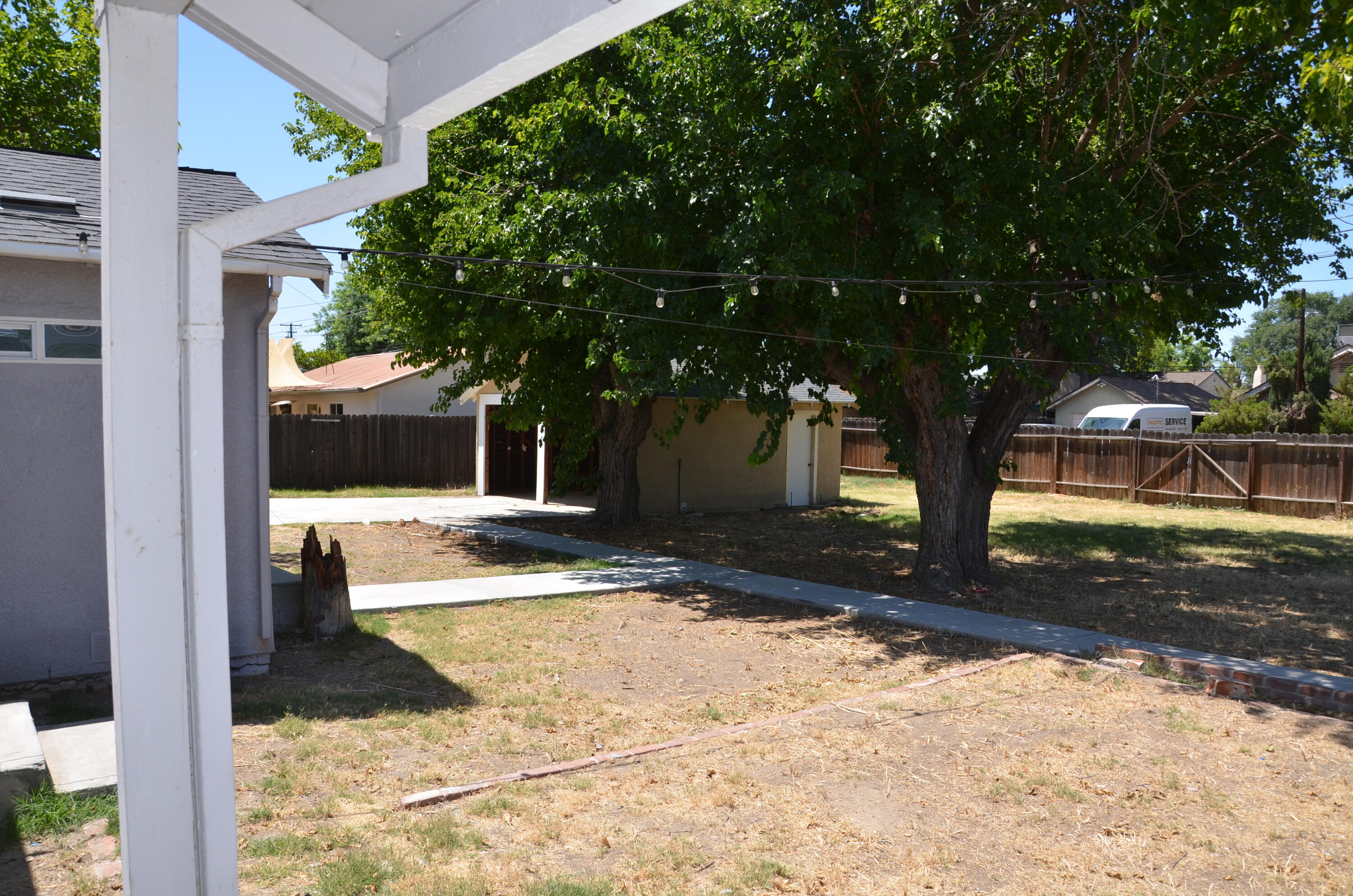 648 B St, Lemoore, CA 93245