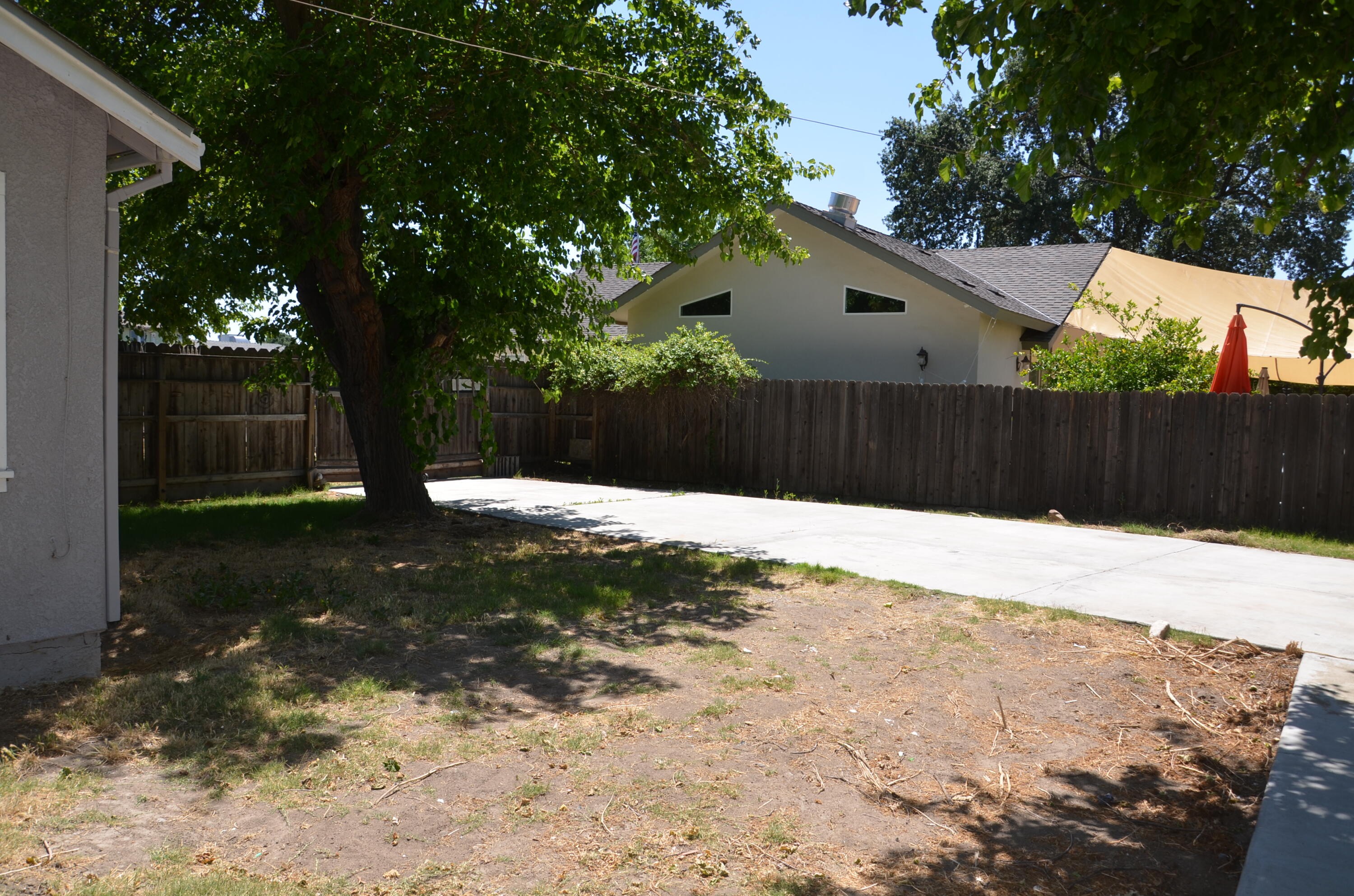 648 B St, Lemoore, CA 93245