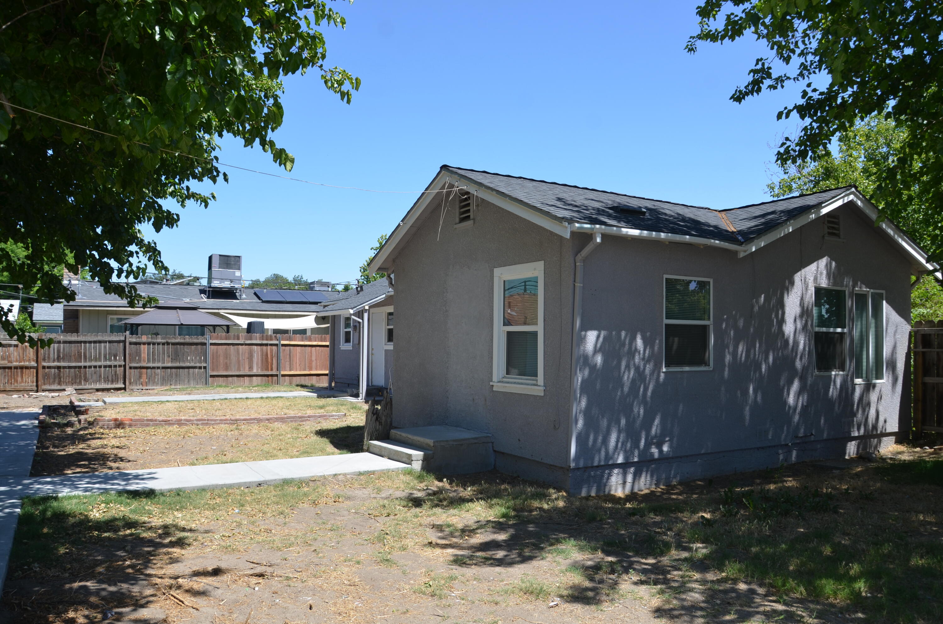 648 B St, Lemoore, CA 93245
