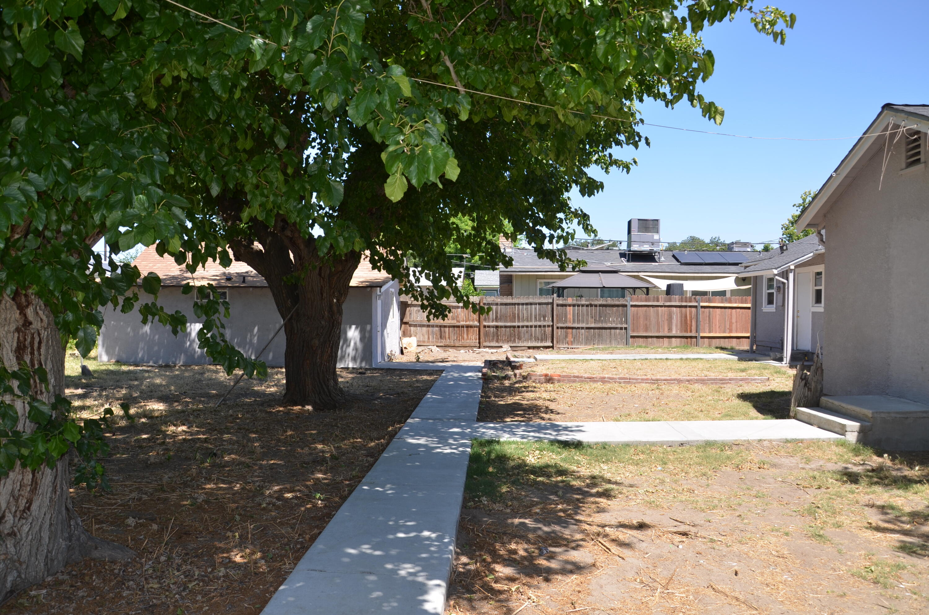 648 B St, Lemoore, CA 93245