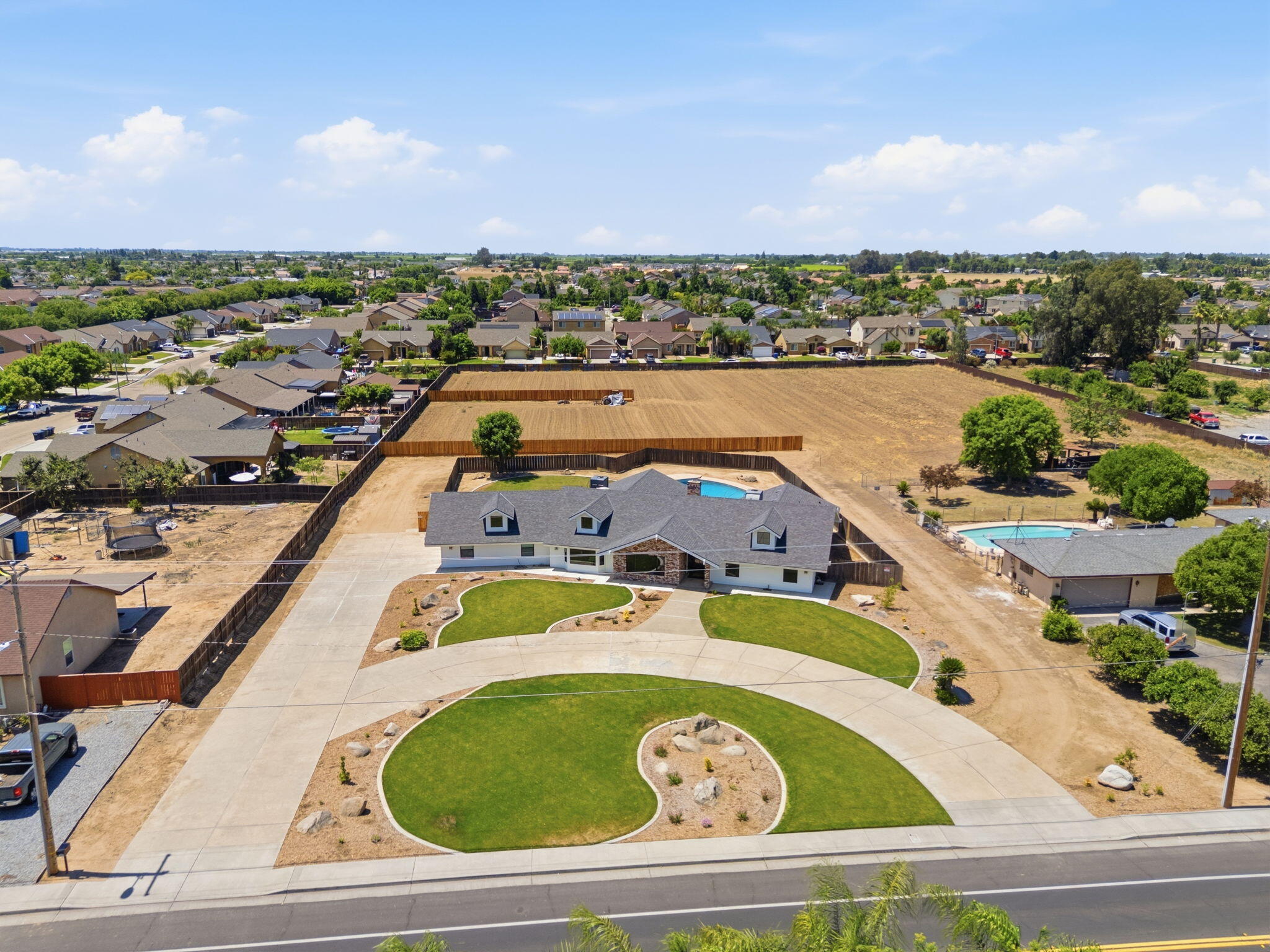 1023 N Euclid Ave, Dinuba, CA 93618