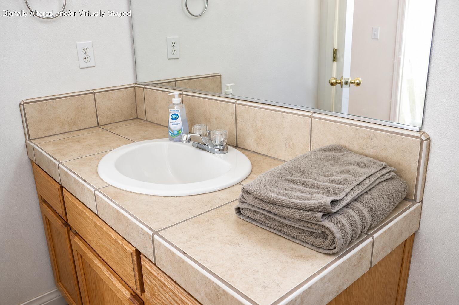 2052 W Orange Ave, Porterville, CA 93257