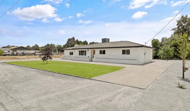6125 E Mount Whitney, Laton, CA 93242