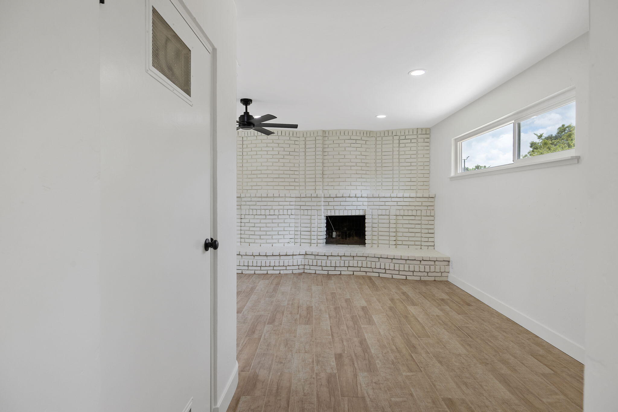 6125 E Mount Whitney, Laton, CA 93242