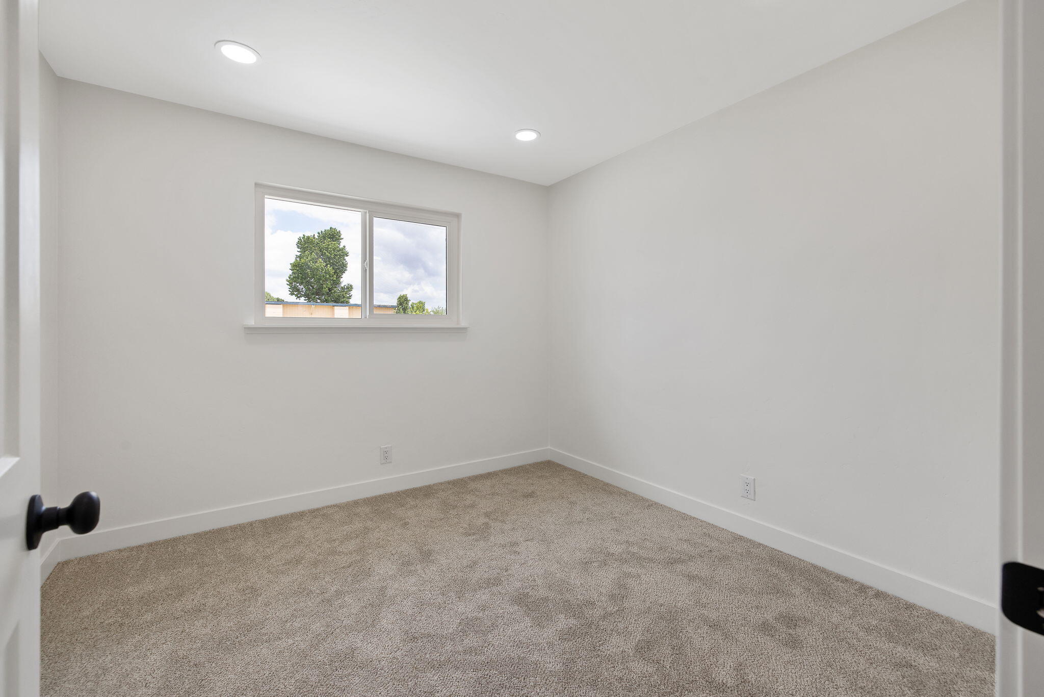 6125 E Mount Whitney, Laton, CA 93242