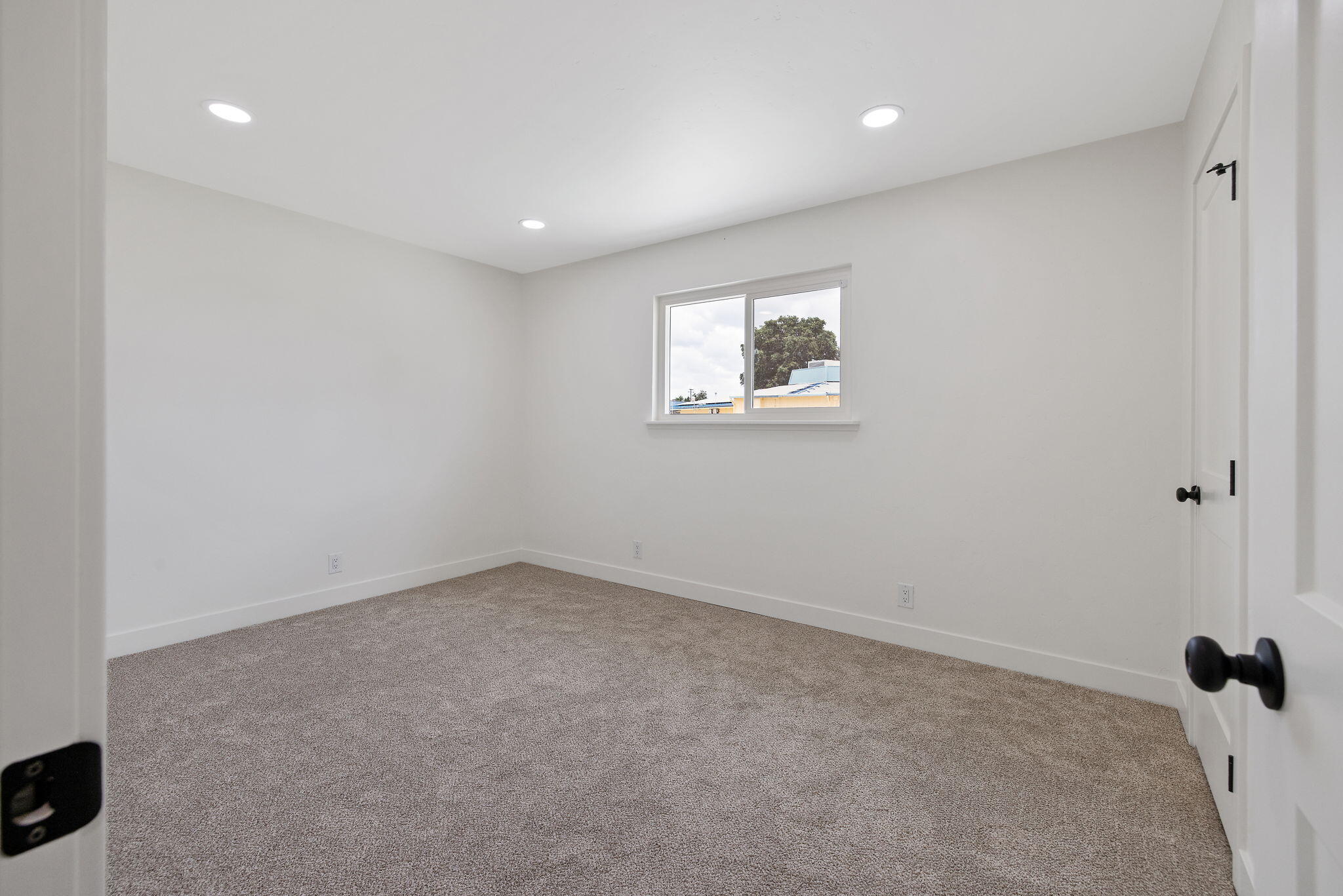 6125 E Mount Whitney, Laton, CA 93242