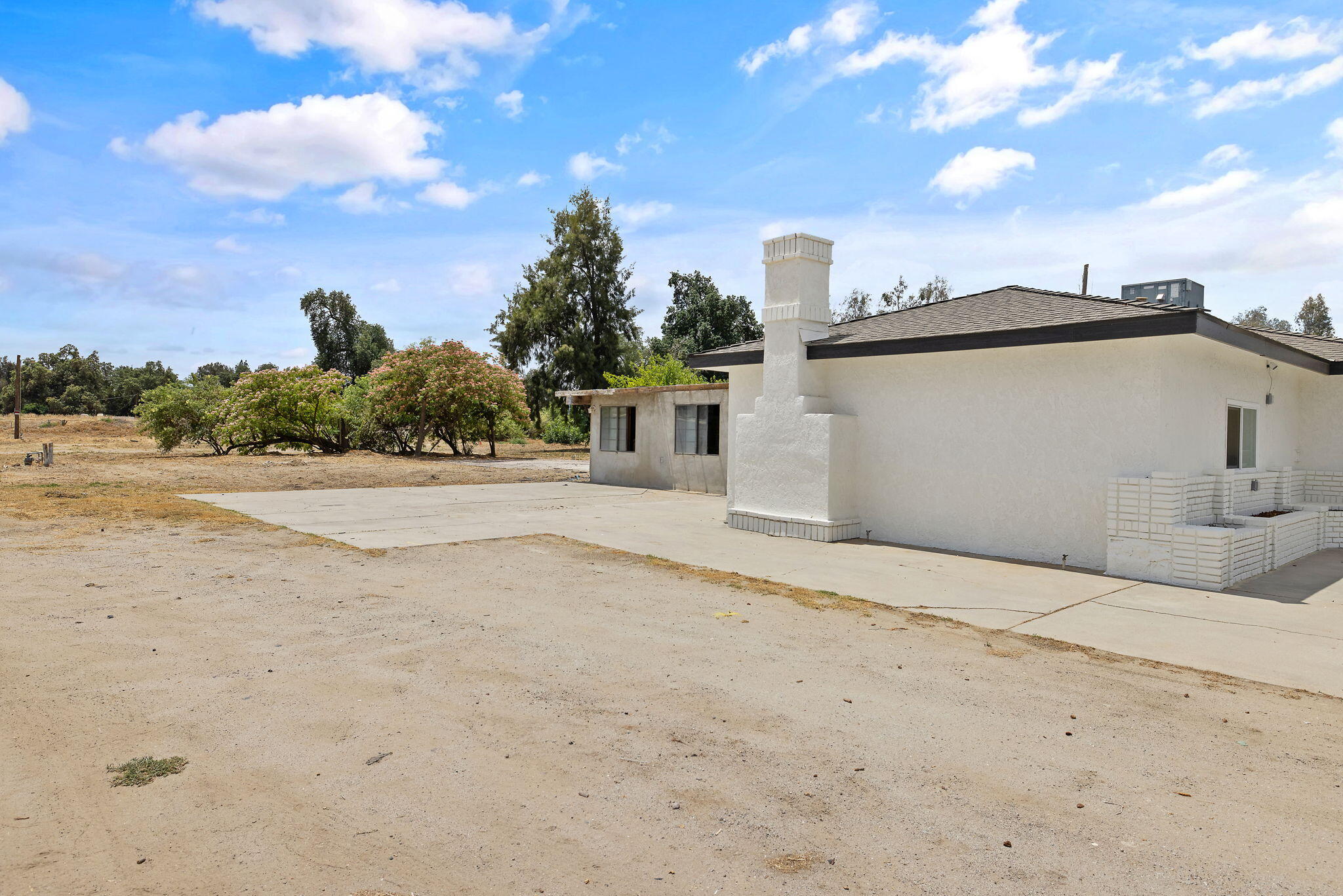 6125 E Mount Whitney, Laton, CA 93242