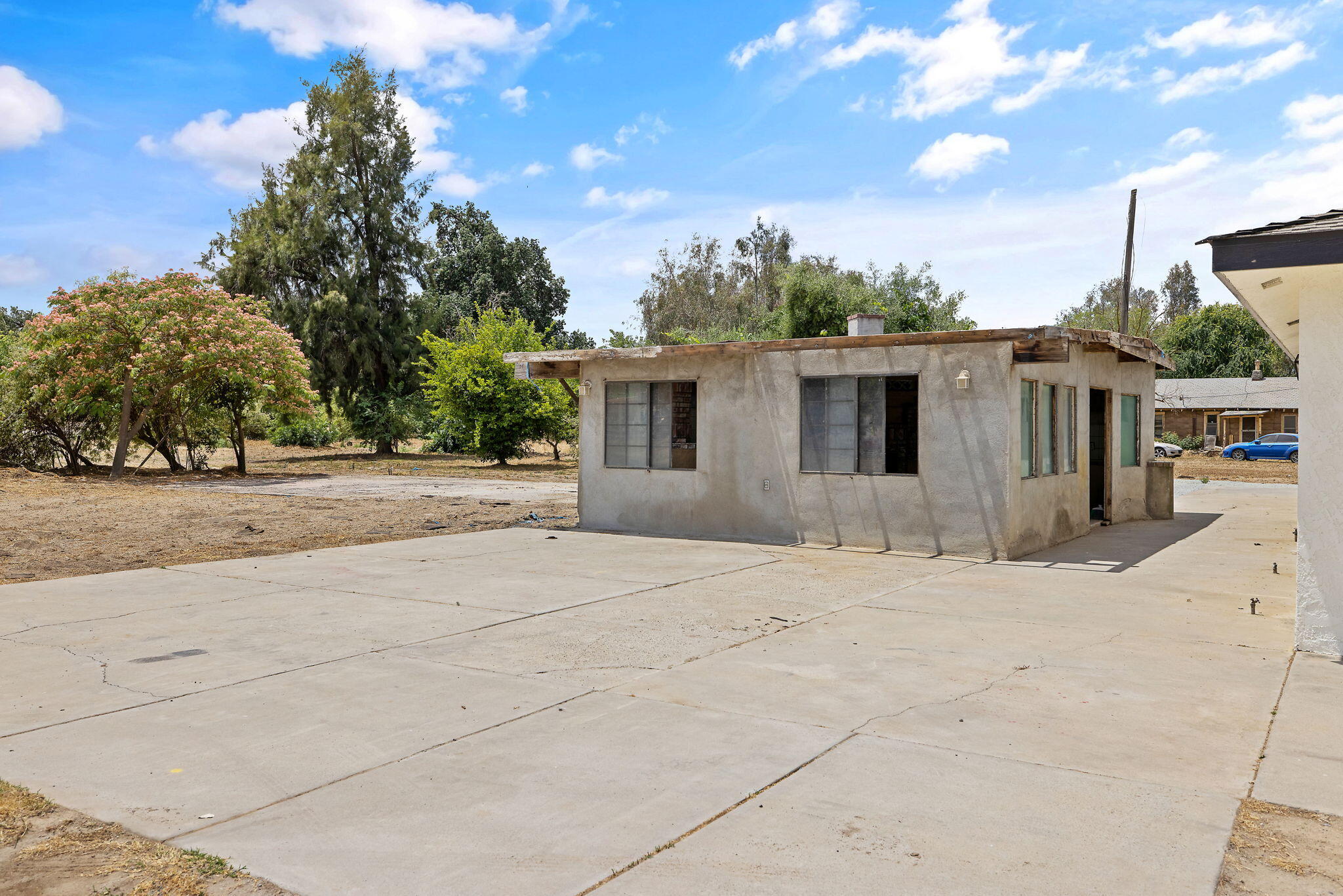 6125 E Mount Whitney, Laton, CA 93242
